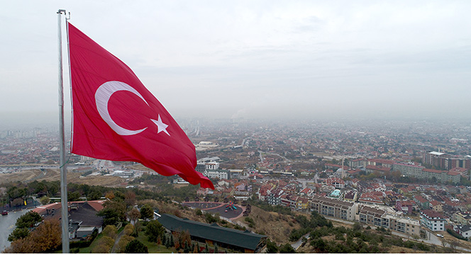 Büyükşehir'den Akyokuş'a Dev Türk Bayrağı