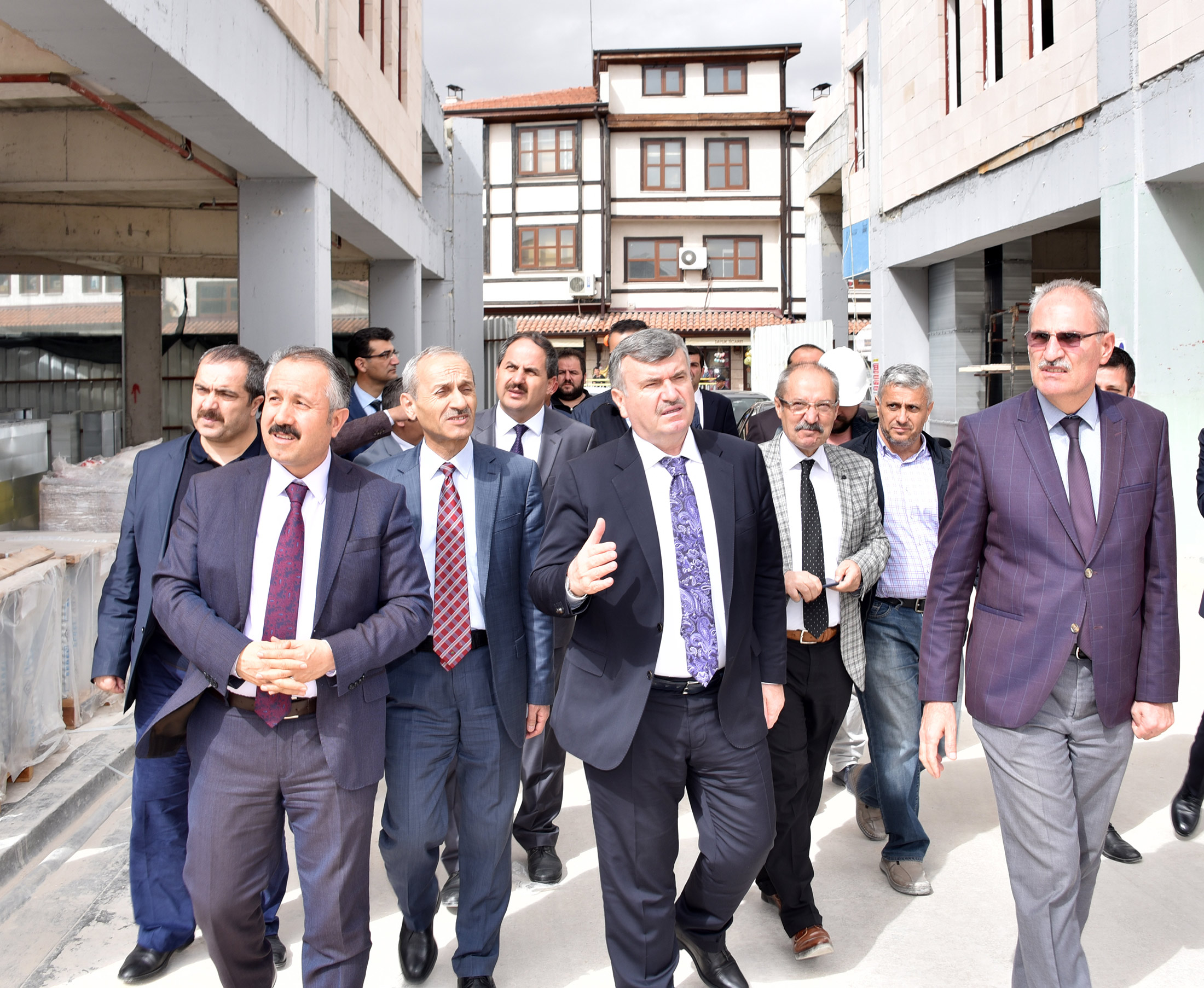 Başkan Akyürek Tarihi Osmanlı Buğday Pazarı İnşaatını İnceledi
