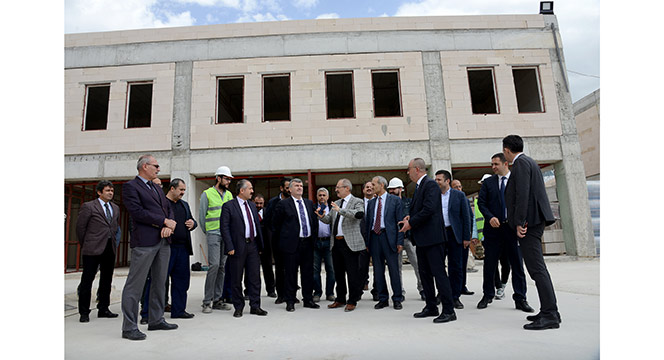 Başkan Akyürek Tarihi Osmanlı Buğday Pazarı İnşaatını İnceledi