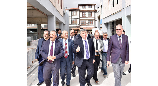 Başkan Akyürek Tarihi Osmanlı Buğday Pazarı İnşaatını İnceledi