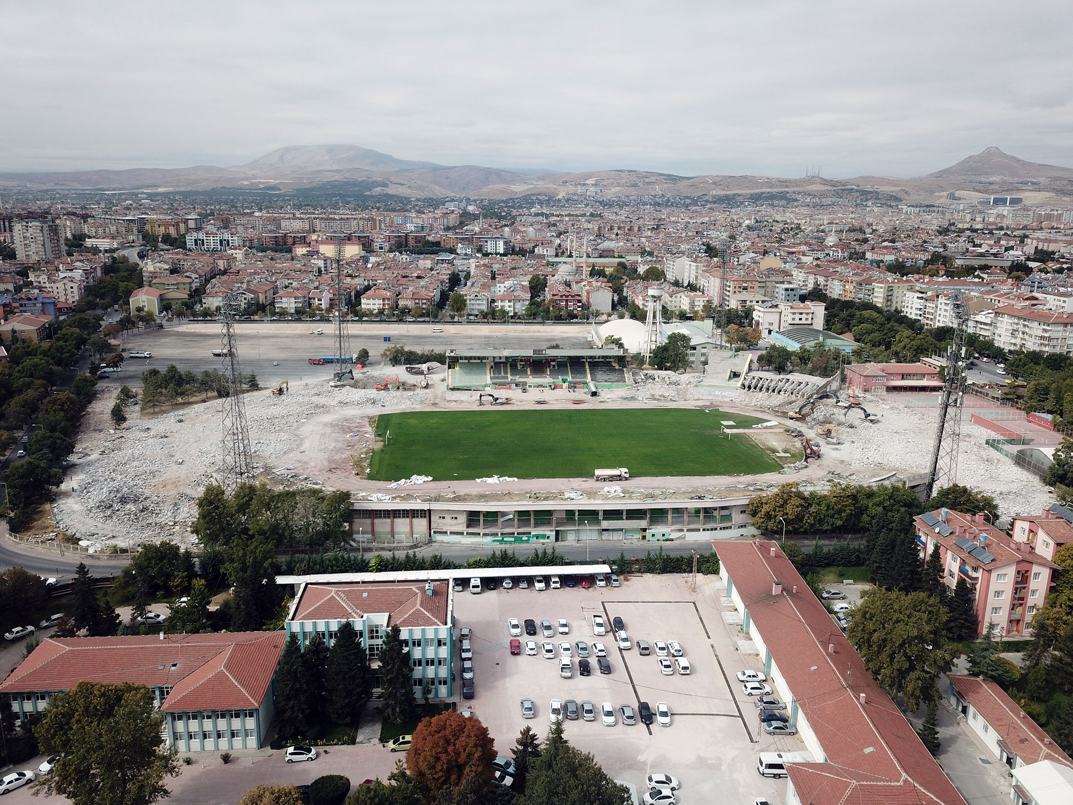 Eski Stadyum Millet Bahçesine Dönüşüyor