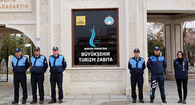                   Büyükşehir Turizm Zabıtası Ziyaretçilere Rehberlik Ediyor