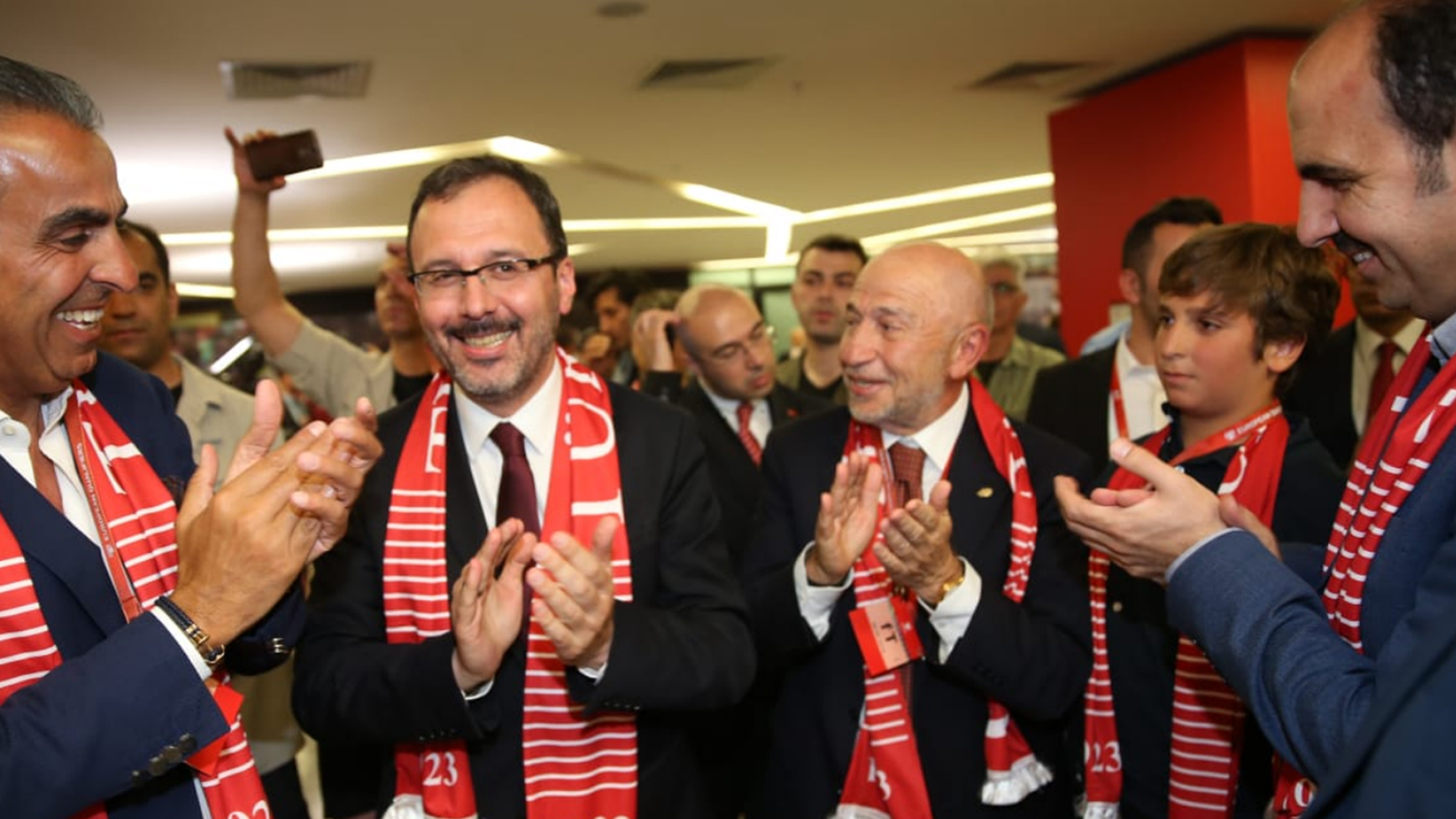 Başkan Altay Milli Takımı ve Taraftarları Tebrik Etti