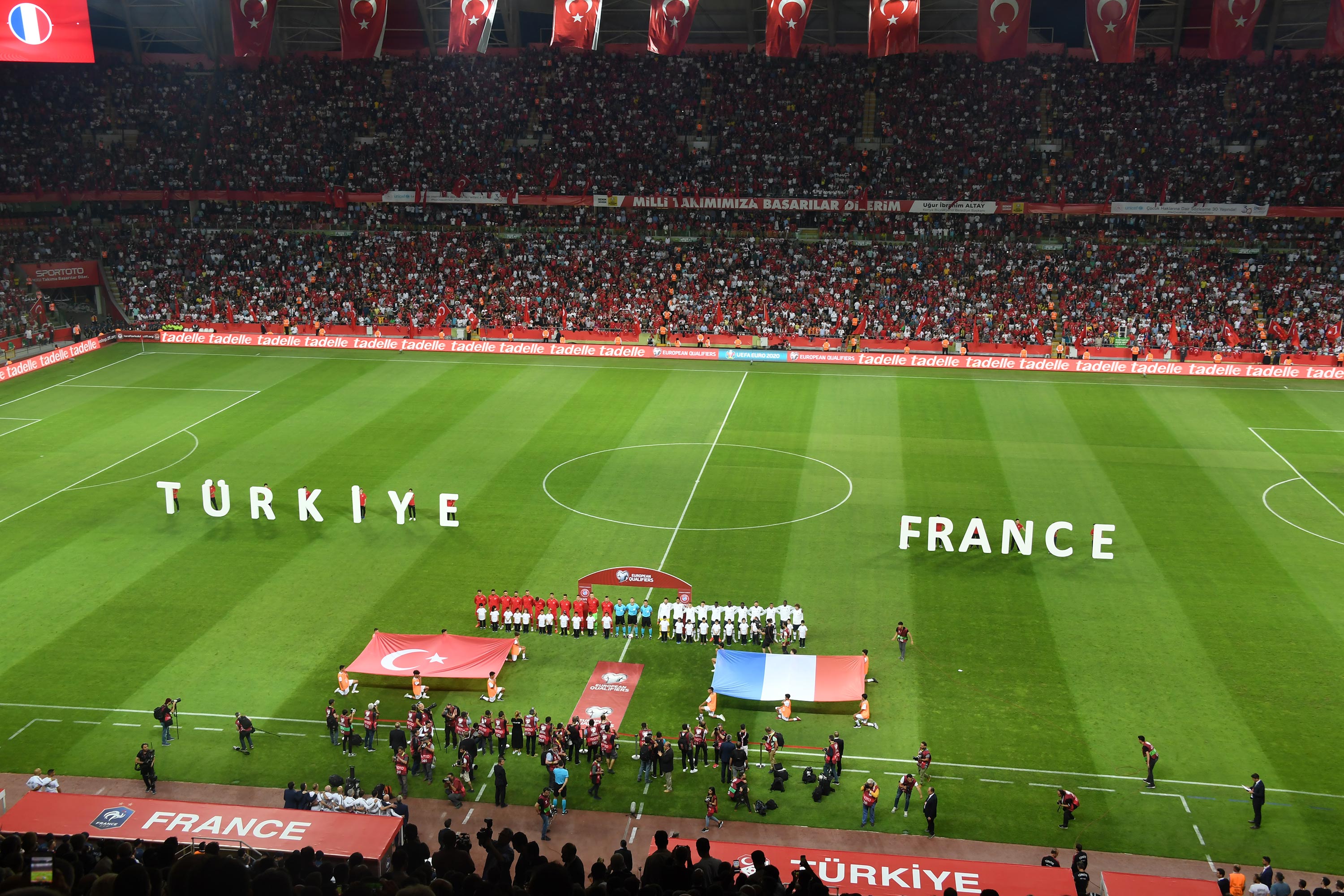 Başkan Altay Milli Takımı ve Taraftarları Tebrik Etti