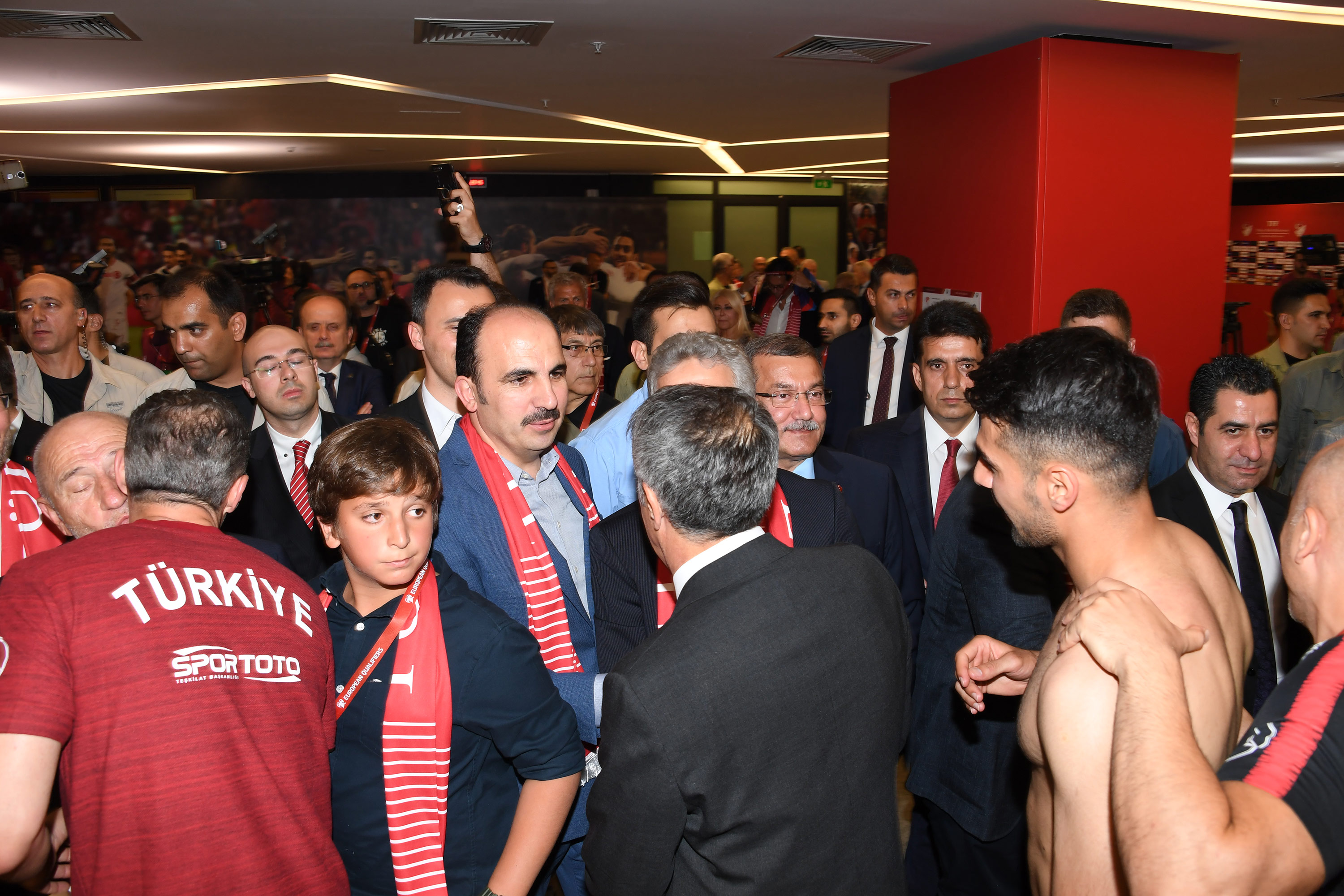 Başkan Altay Milli Takımı ve Taraftarları Tebrik Etti