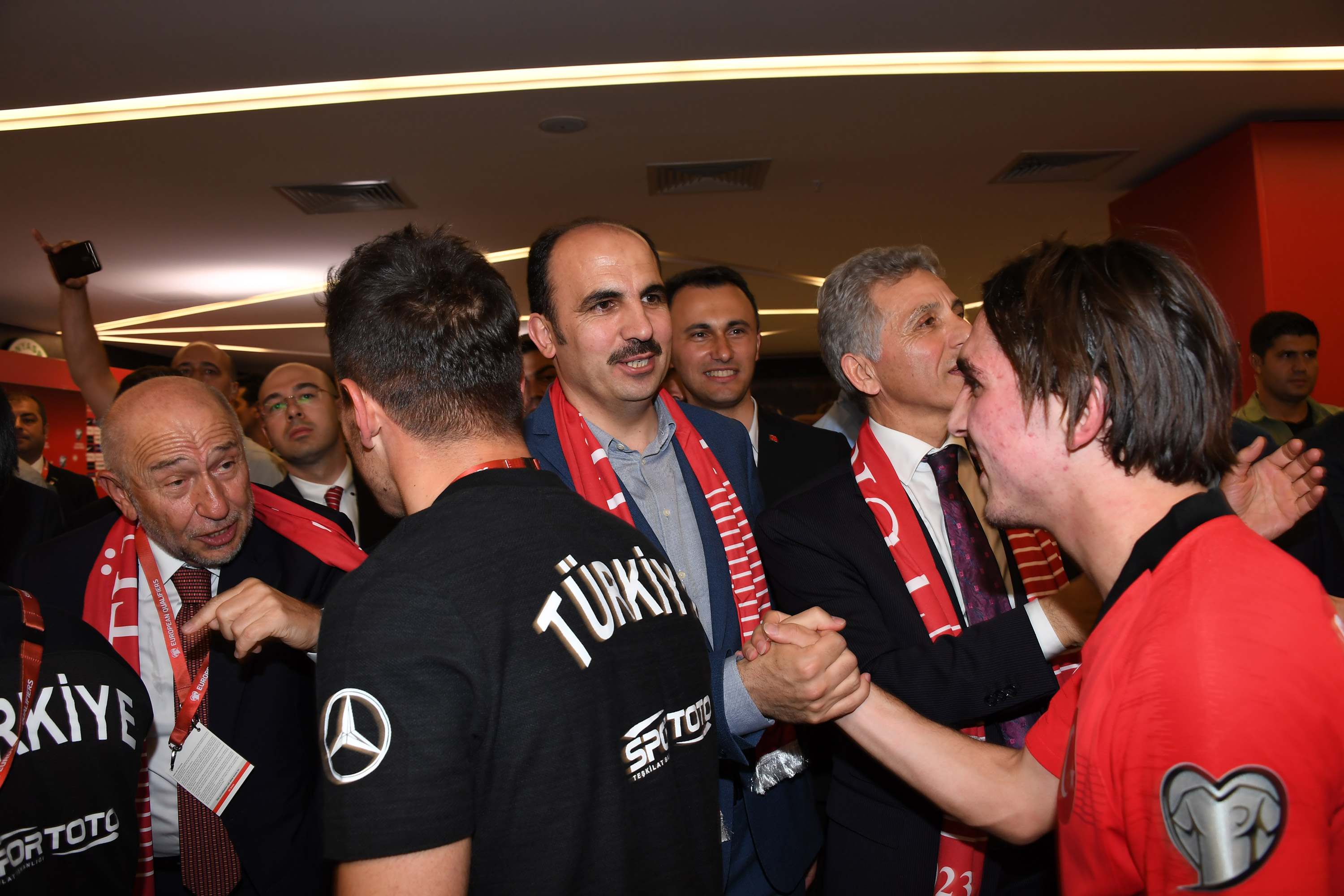 Başkan Altay Milli Takımı ve Taraftarları Tebrik Etti