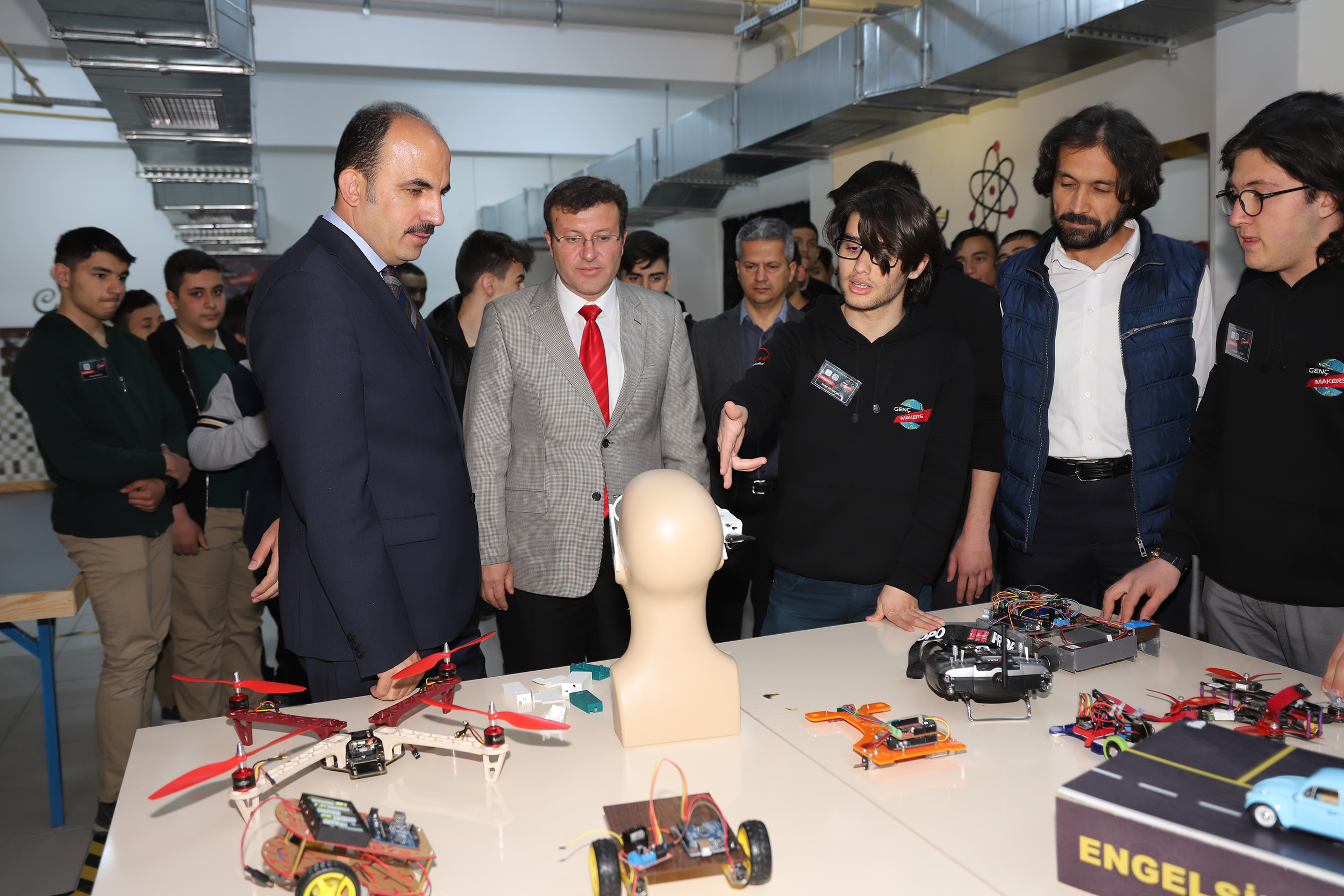 Başkan Altay, Robot Yarışmasında Şampiyon Olan Öğrencilerle Buluştu
