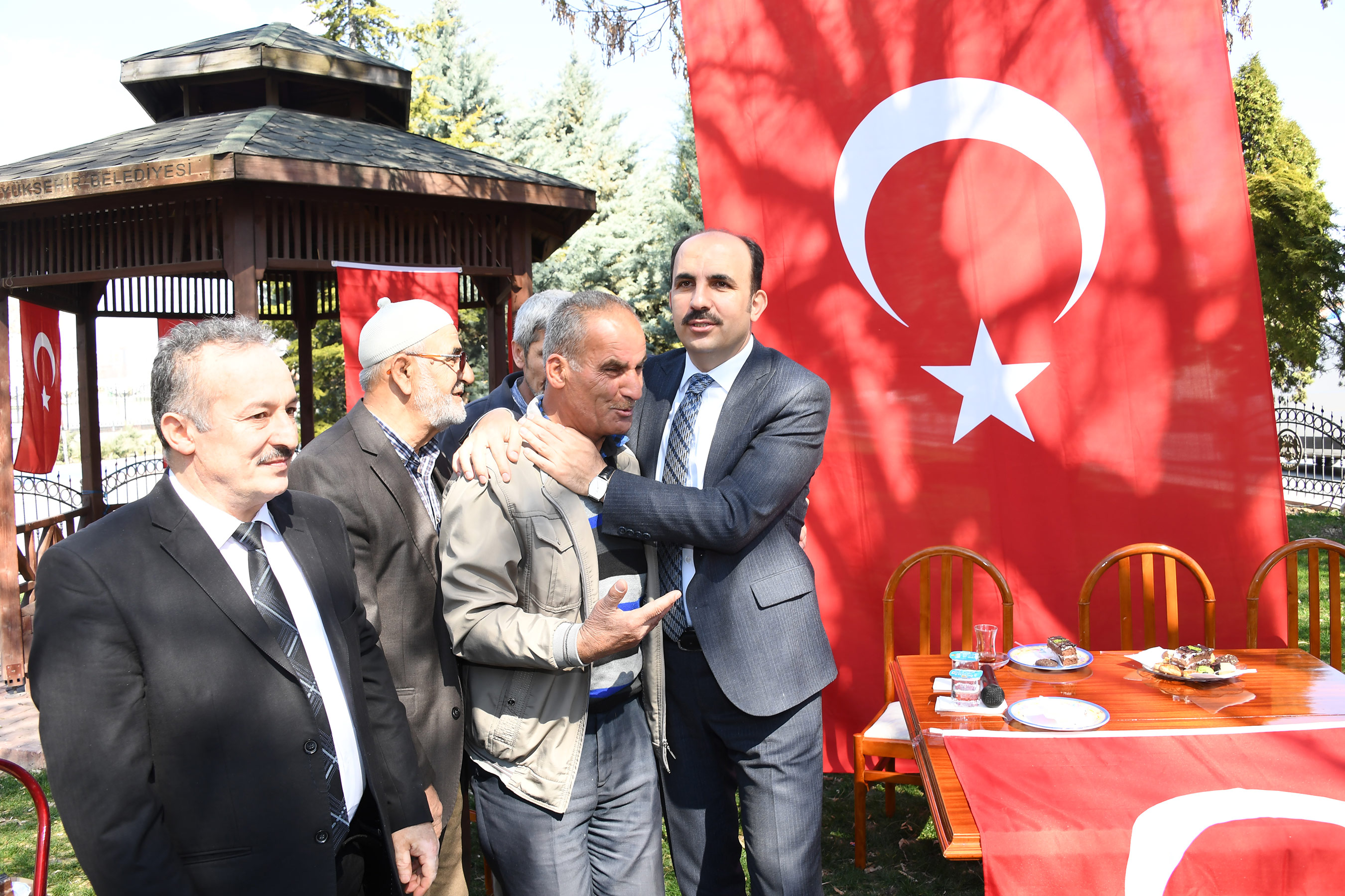Başkan Altay Şehit Ailelerini Ziyaret Etti