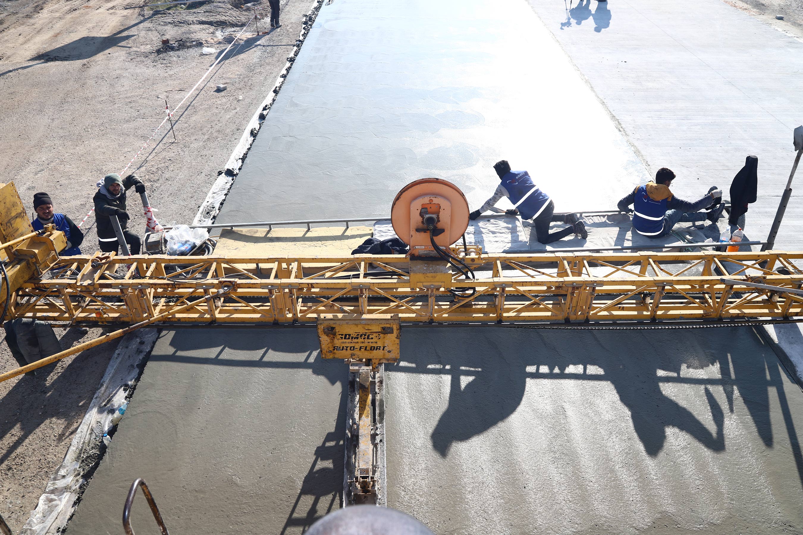 Büyükşehir'den İlk Kez Beton Yol Uygulaması