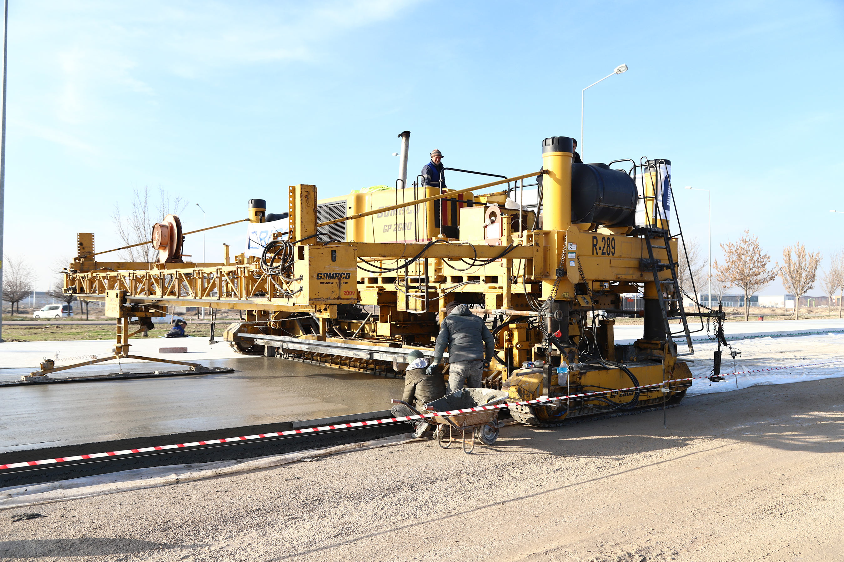 Büyükşehir'den İlk Kez Beton Yol Uygulaması