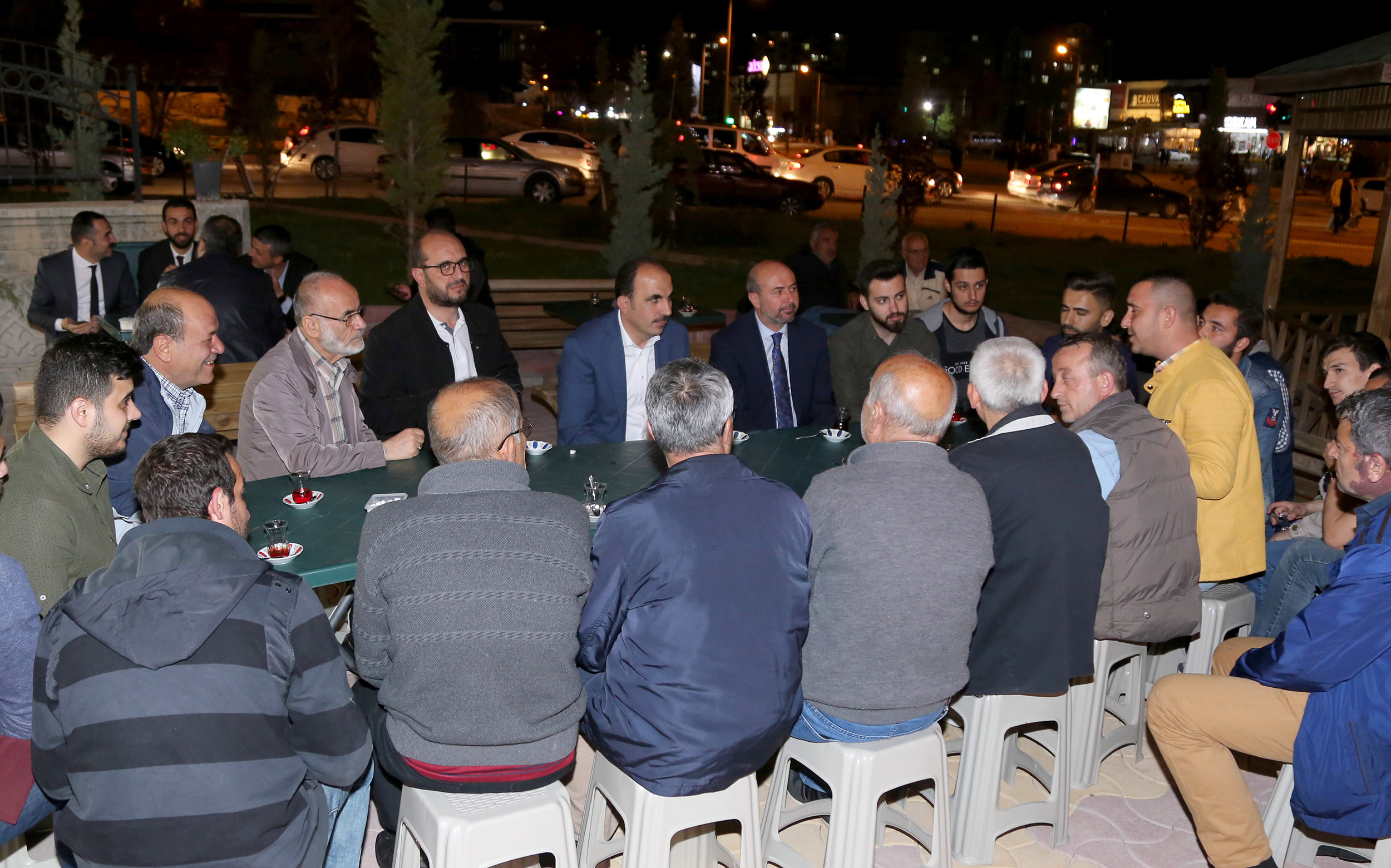 Başkan Altay, Teravih Sonrası Vatandaşlarla Buluştu 