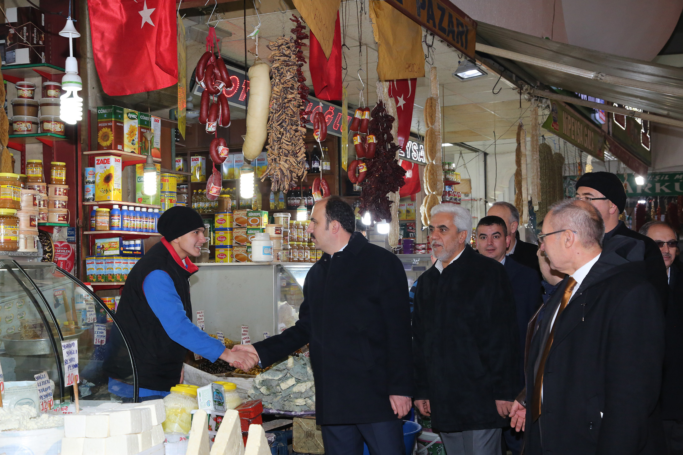 Başkan Altay Kadınlar Pazarında Esnaflarla Buluştu