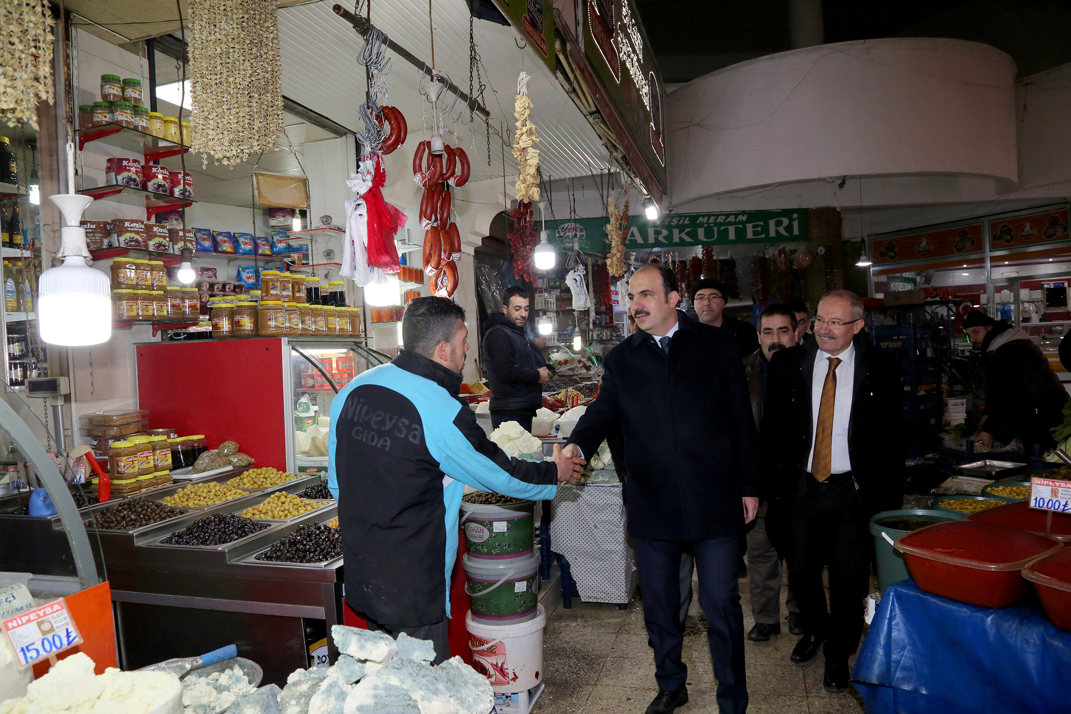 Başkan Altay Kadınlar Pazarında Esnaflarla Buluştu