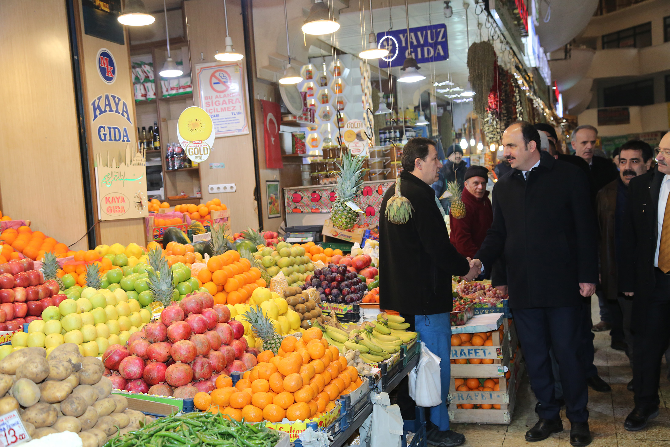 Başkan Altay Kadınlar Pazarında Esnaflarla Buluştu