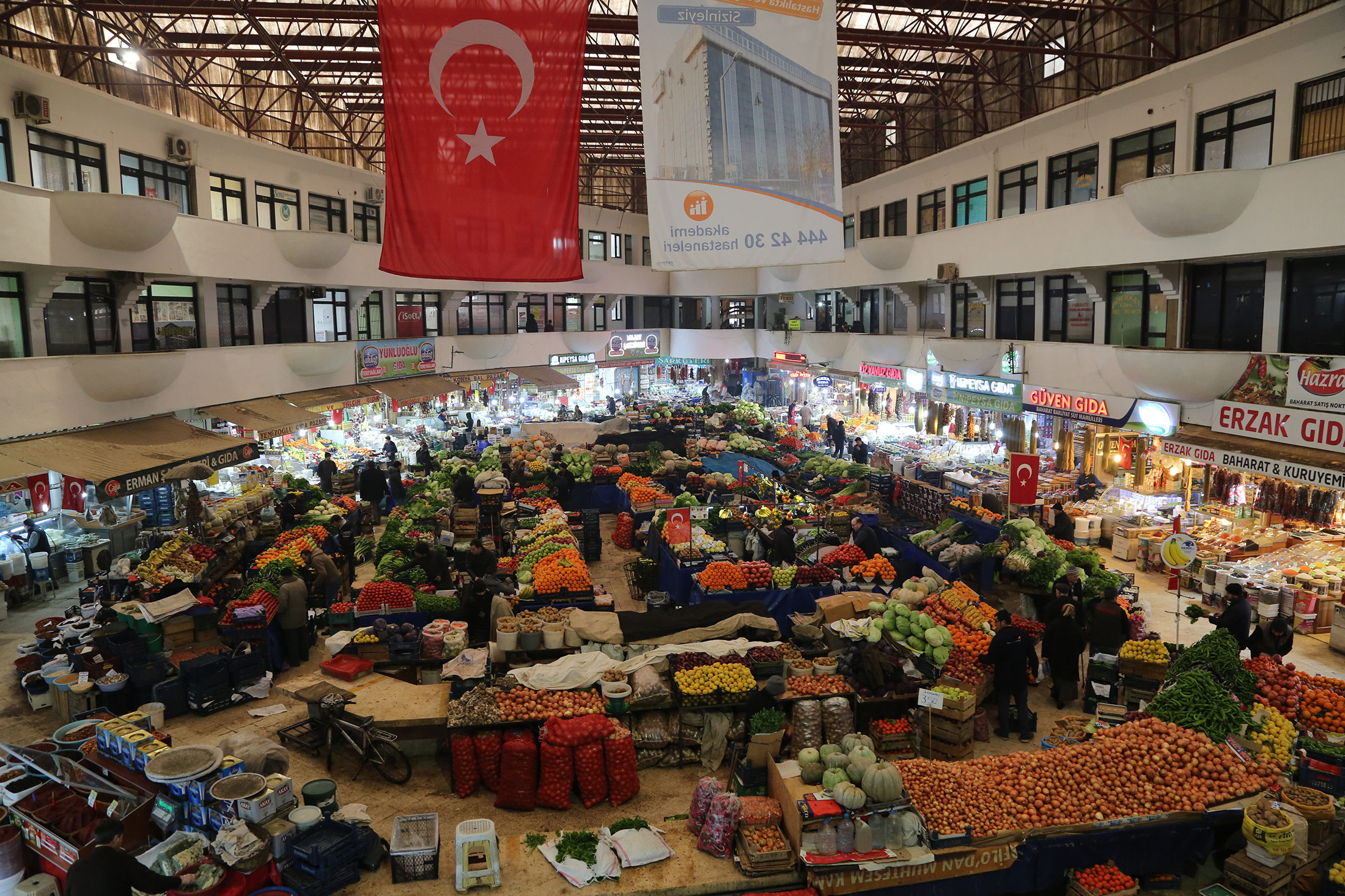 Başkan Altay Kadınlar Pazarında Esnaflarla Buluştu