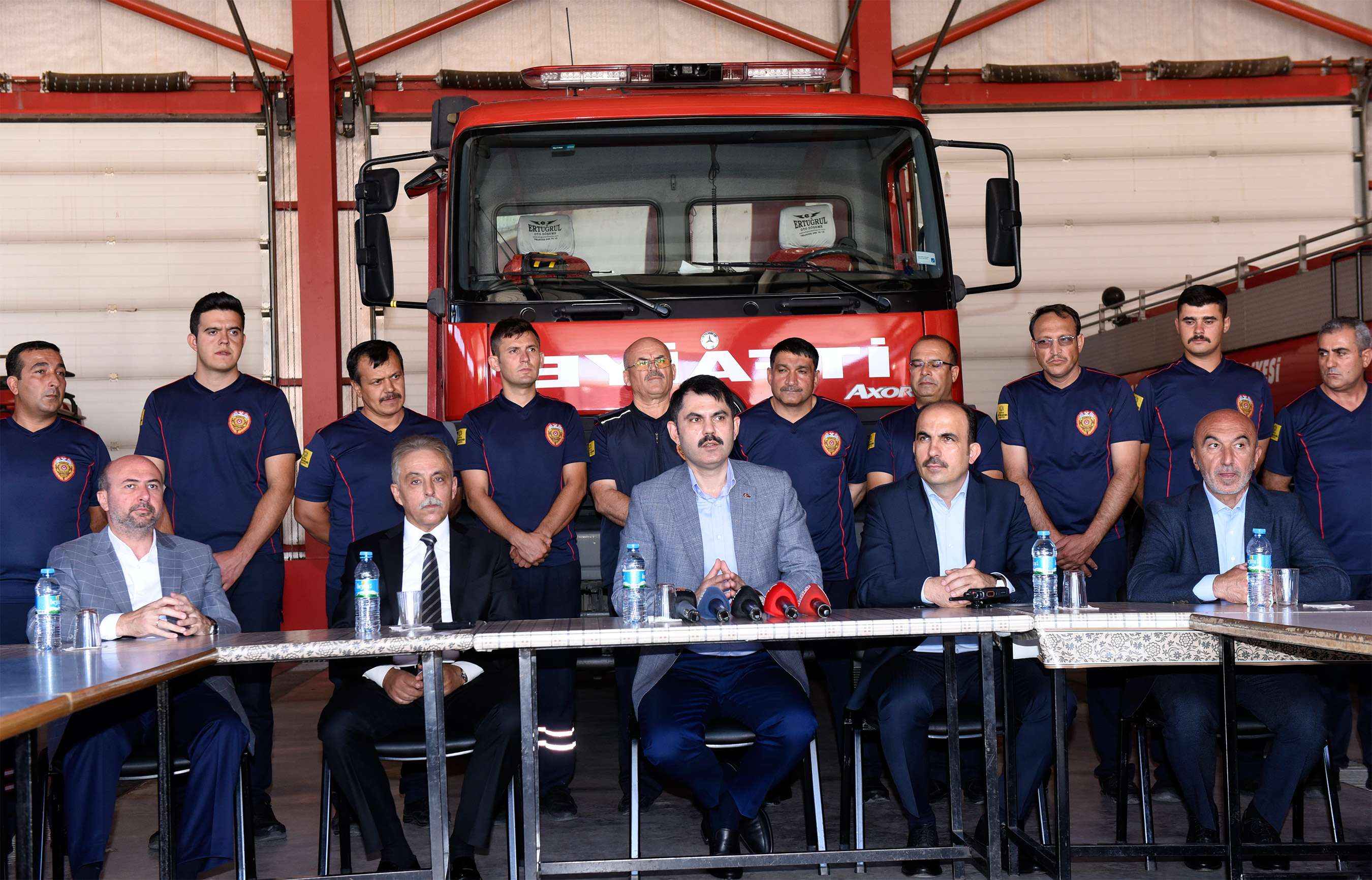 Bakan Kurum İtfaiye Personeliyle Bayramlaştı