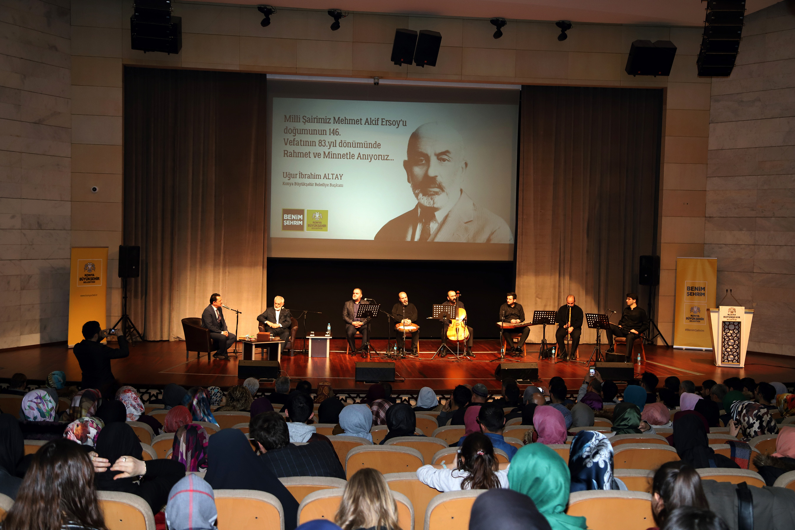 Mehmet Akif Ersoy'un Hayatı ve Hatıratı Konuşuldu