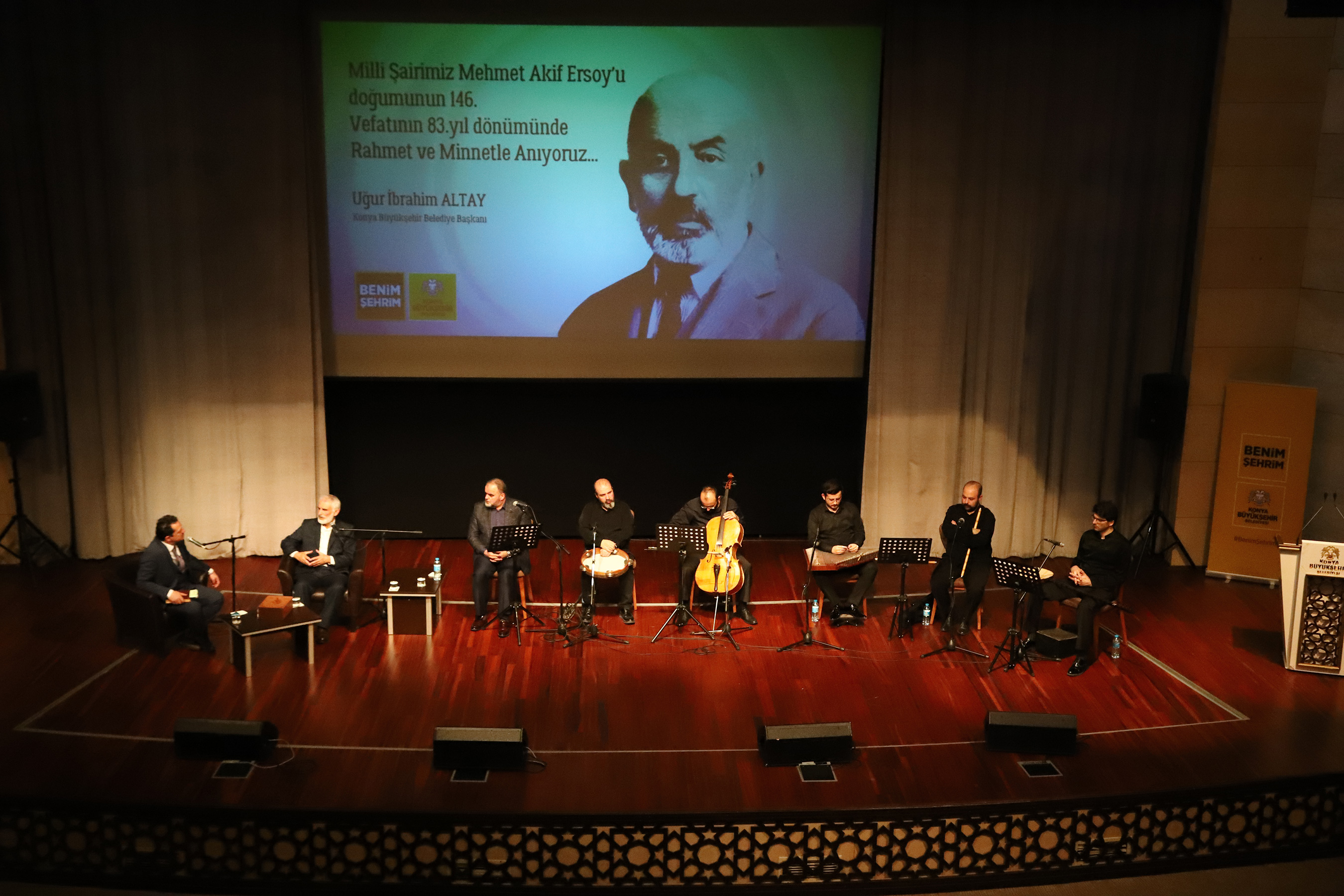 Mehmet Akif Ersoy'un Hayatı ve Hatıratı Konuşuldu