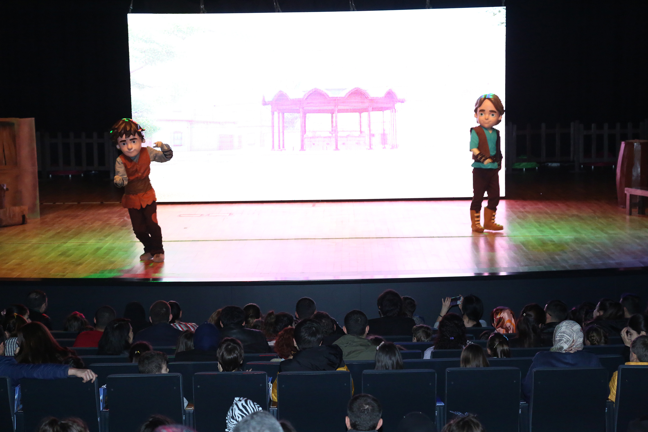 Konyalı Çocuklar Emiray Müzikali ile Gönüllerince Eğlendi