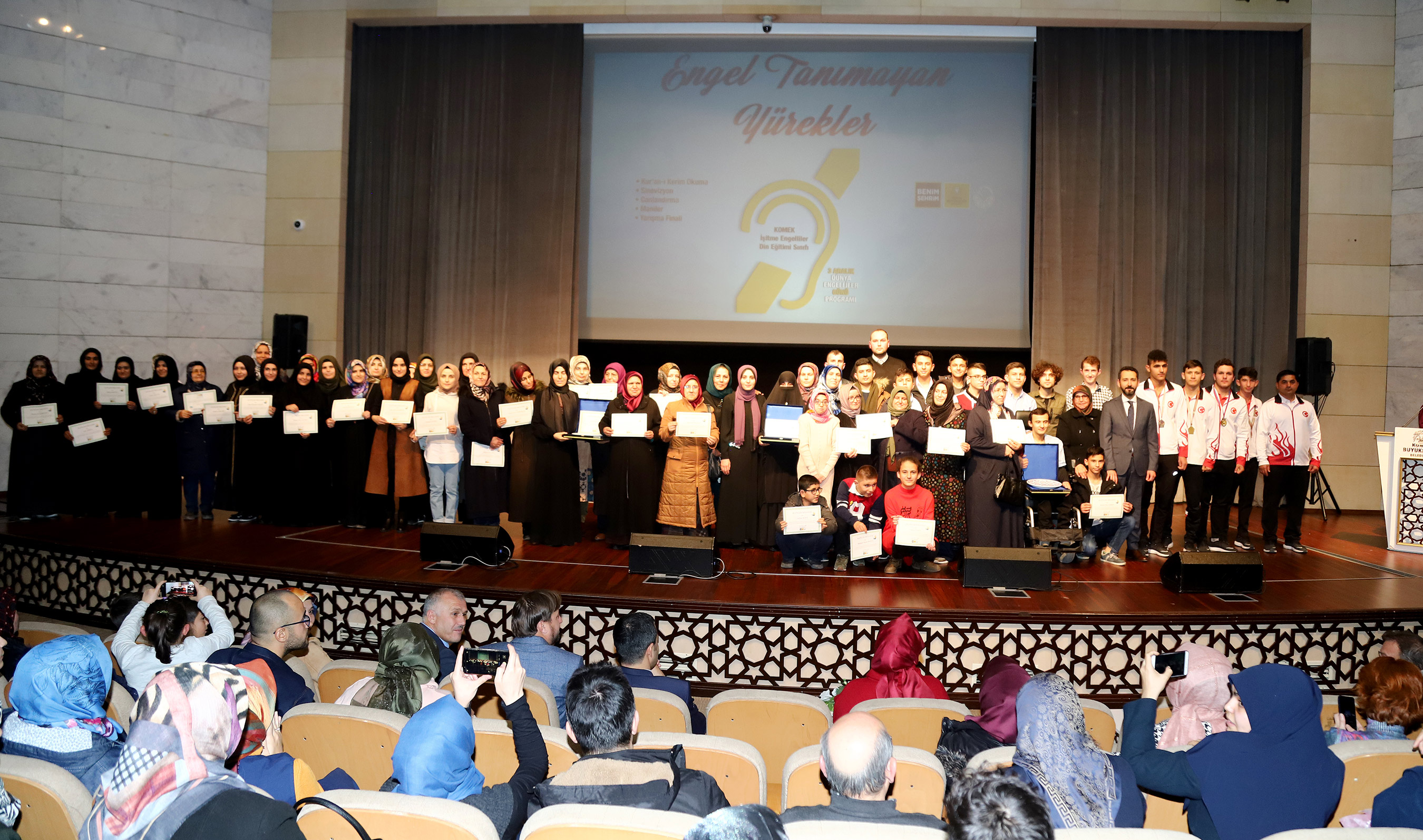 KOMEK'ten 'Engel Tanımayan Yürekler' Programı