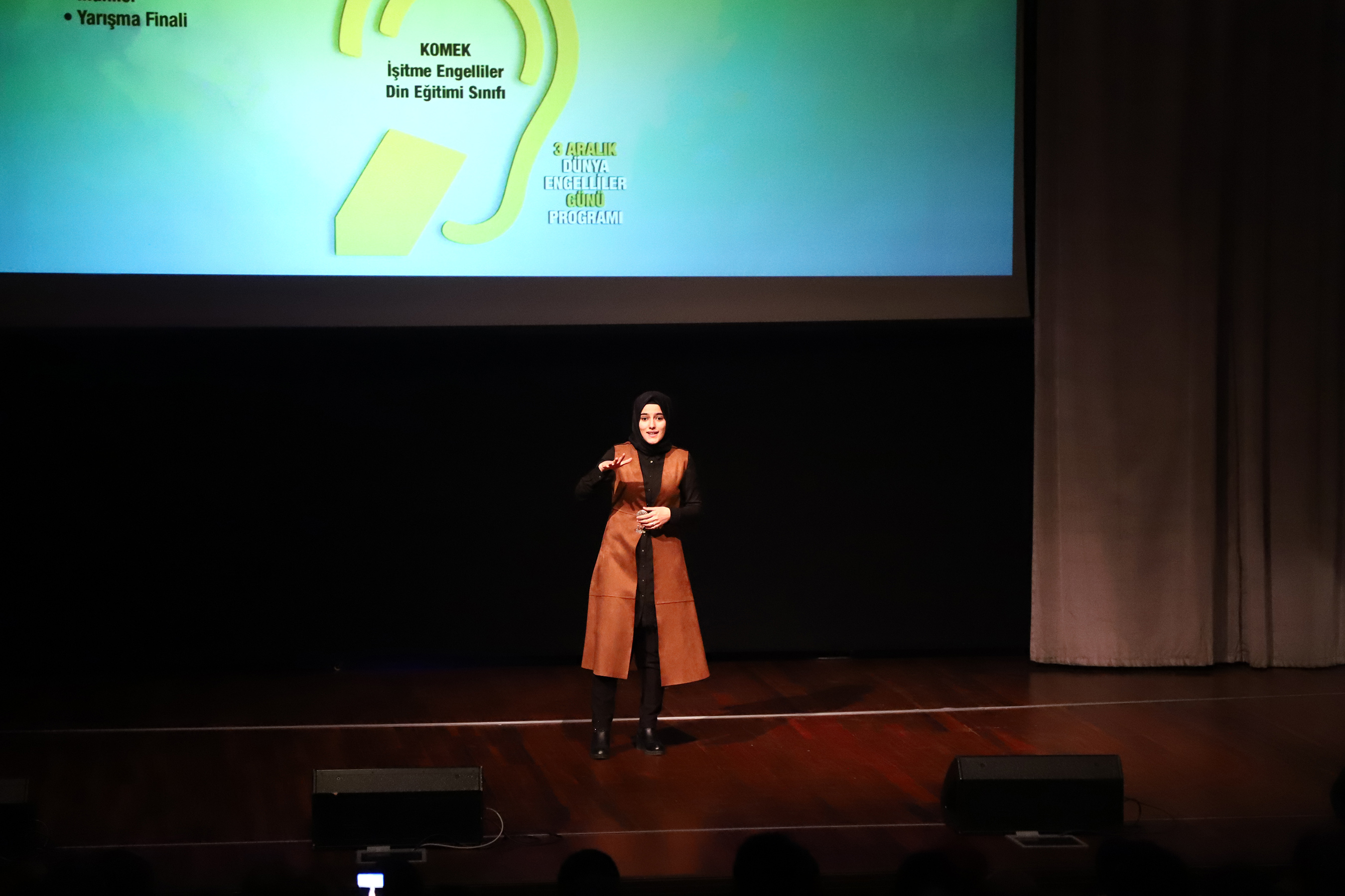 KOMEK'ten 'Engel Tanımayan Yürekler' Programı