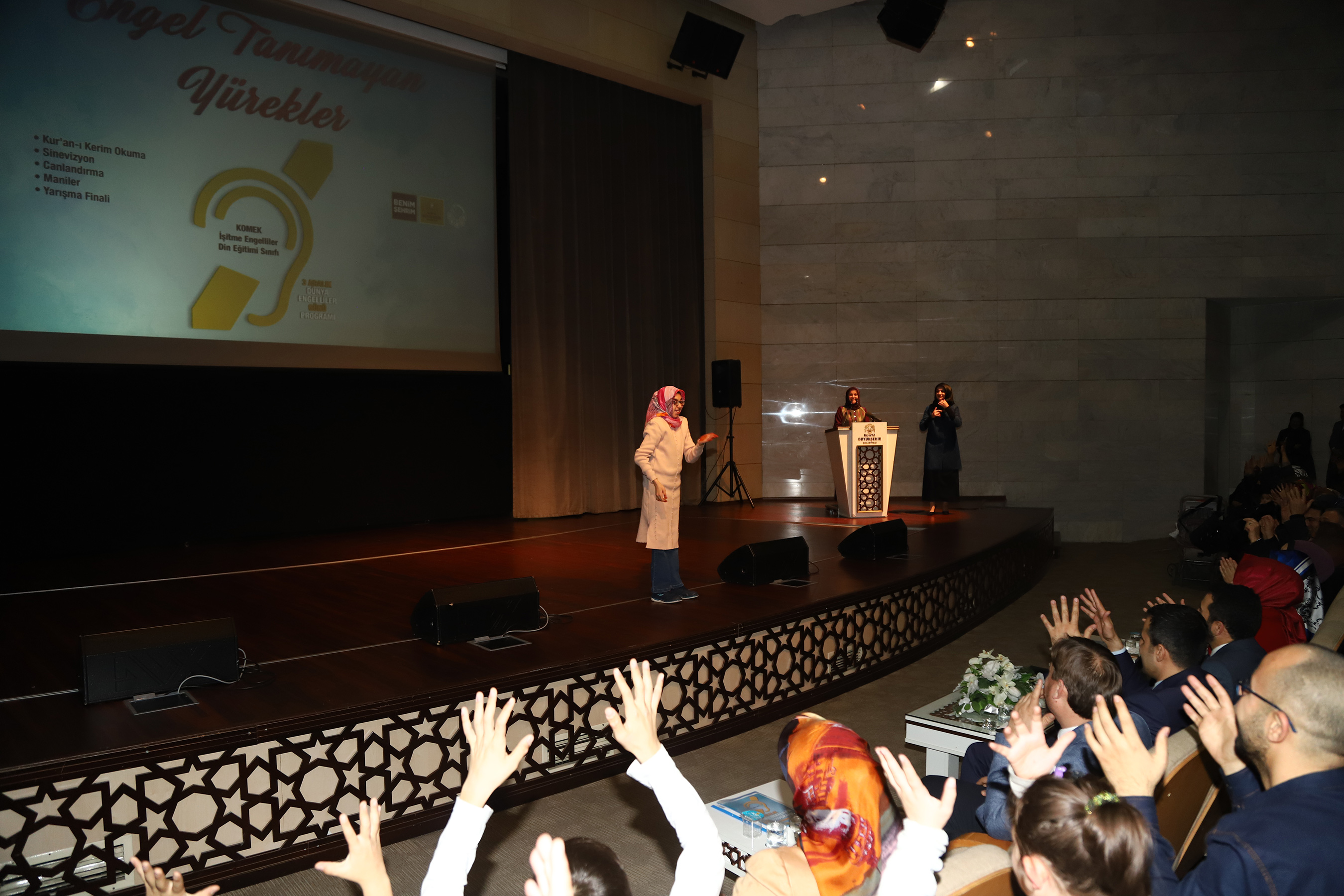 KOMEK'ten 'Engel Tanımayan Yürekler' Programı