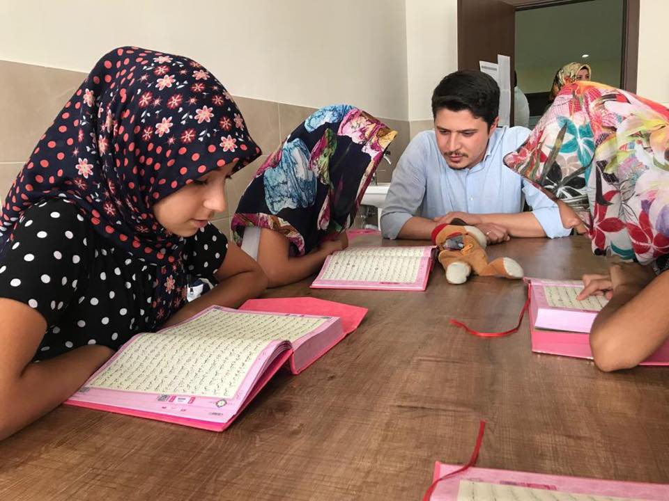 Özboyacı, Büyükşehir'in Yaz Faaliyetlerine Katılan Öğrencilerle Buluştu