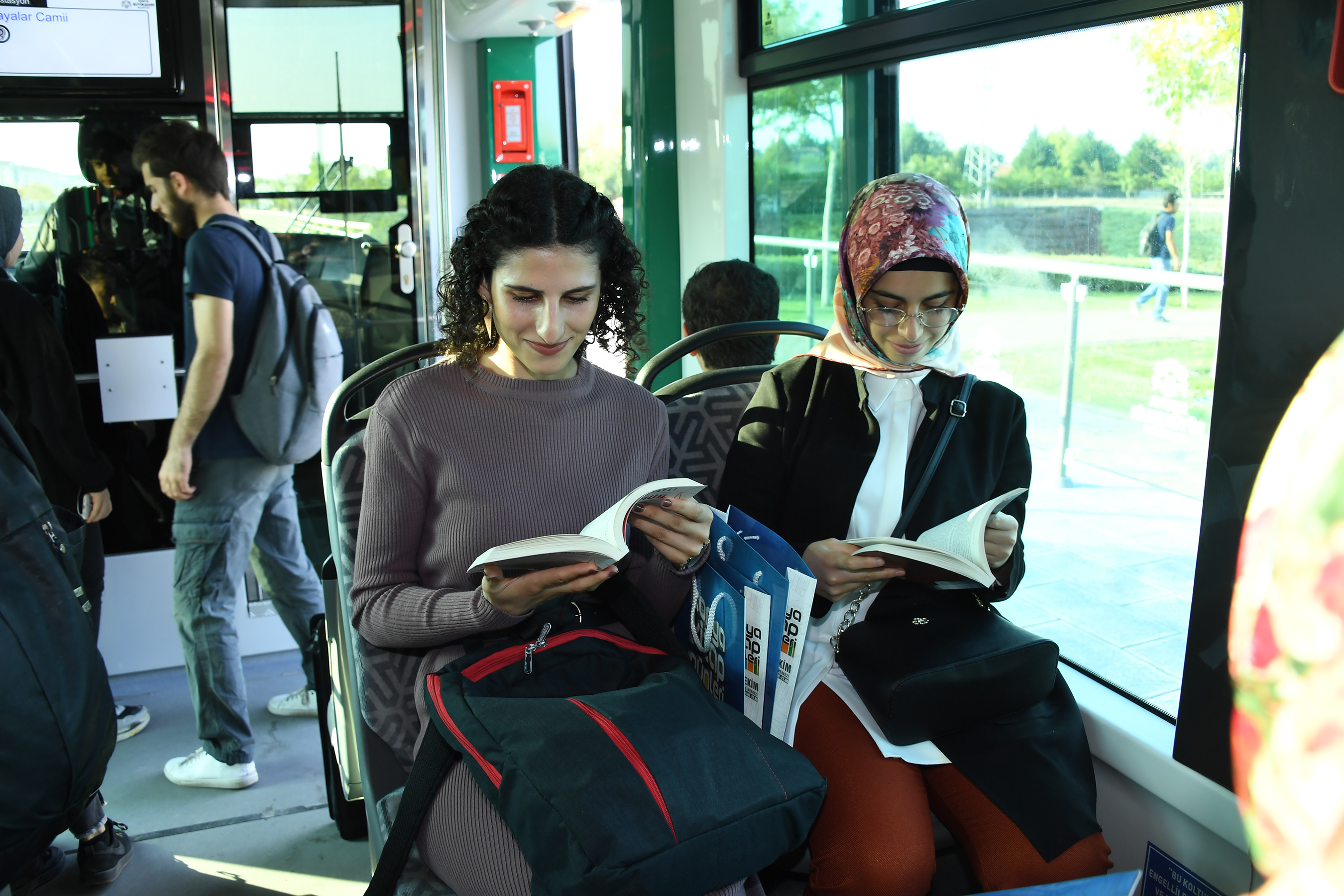 Büyükşehir'den Tramvayda Kitap Sürprizi