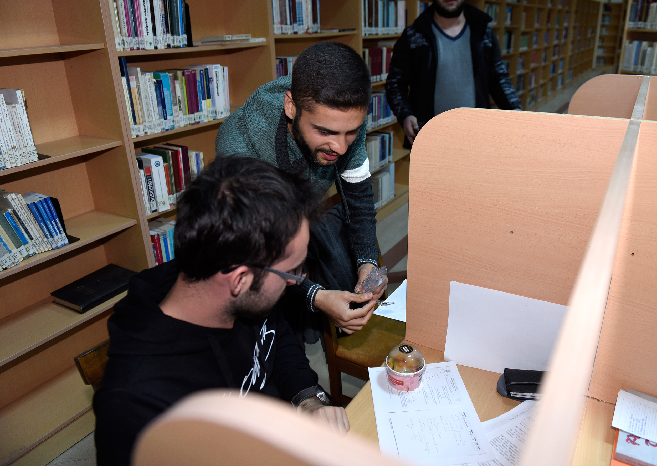 Ders Çalışan Öğrencilere 'Anne Eli Değmiş Gibi' İkram 