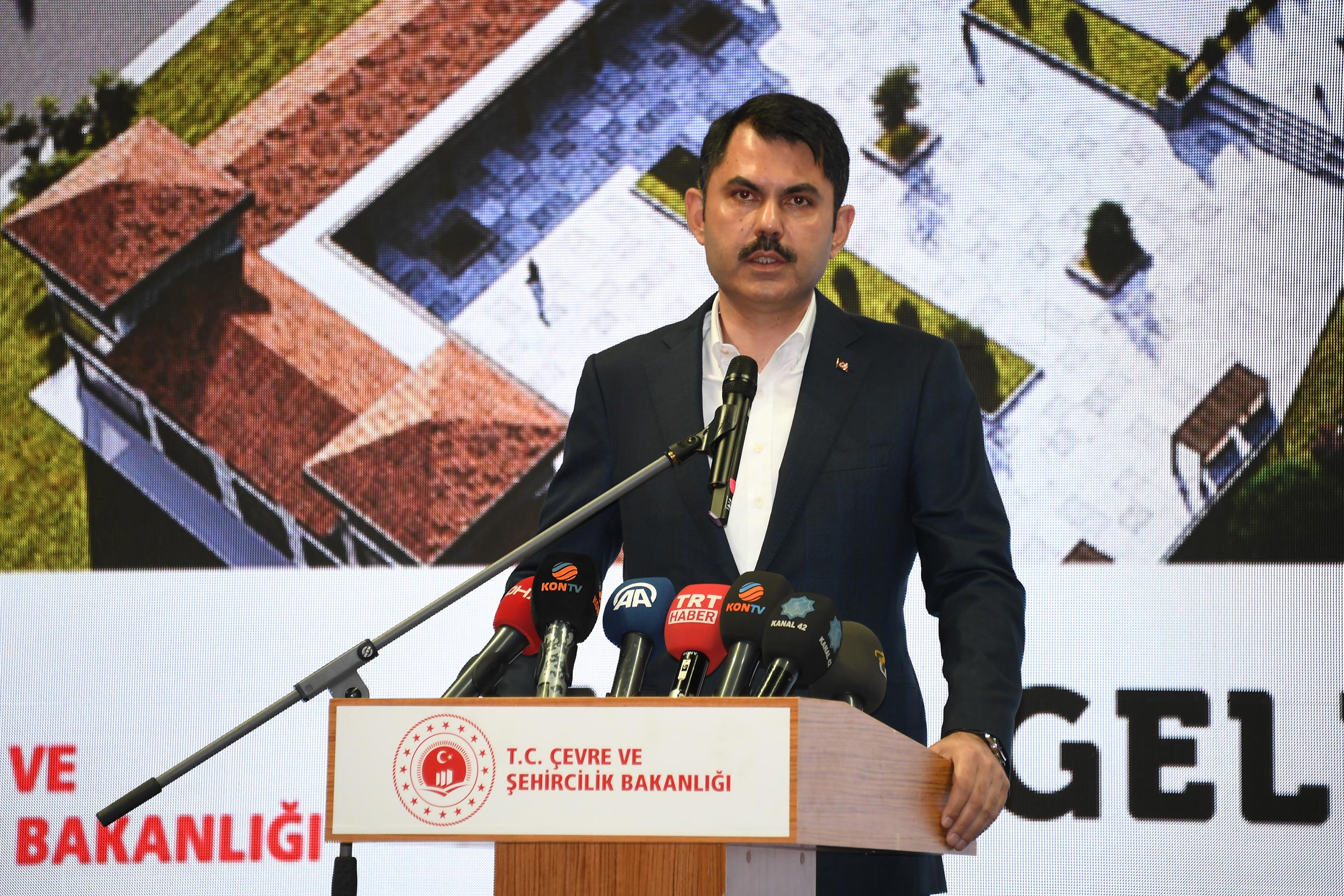 Bakan Kurum Sosyal Konutların Kuralarını Çekti