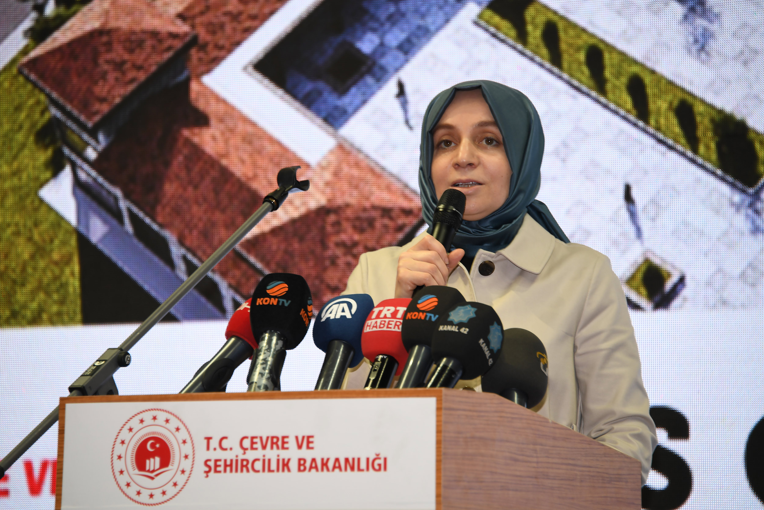 Bakan Kurum Sosyal Konutların Kuralarını Çekti