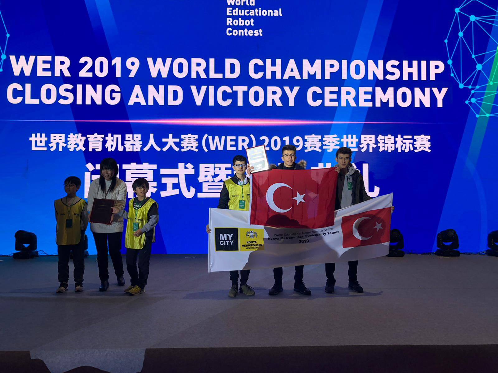 Dünya Eğitim Robotları Yarışmasında Göğsümüzü Kabarttılar 