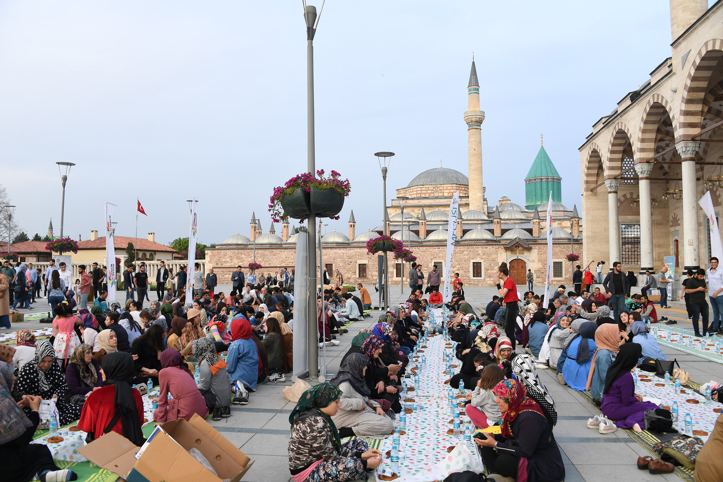 Konyalı Gençler Yemen'i Unutmadı
