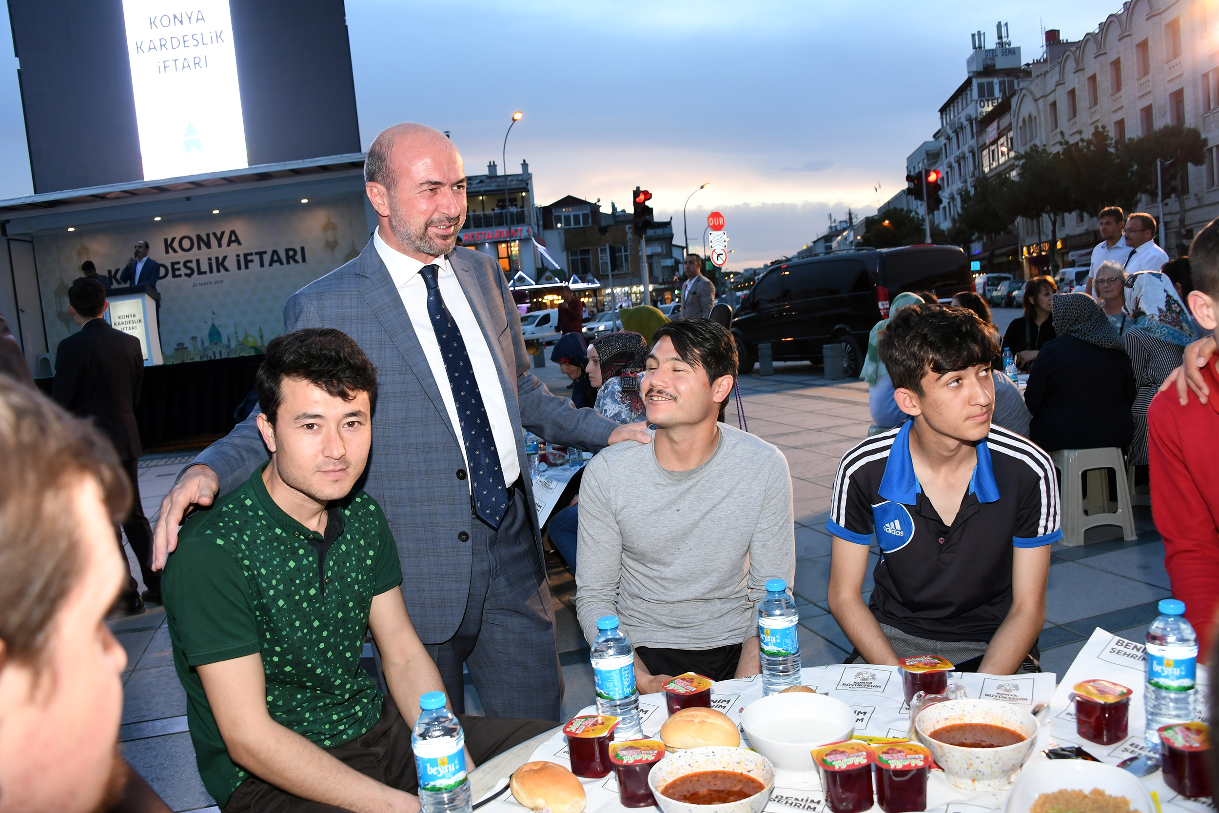 Ümmetin Yetimleri Kardeşlik İftarında Buluştu