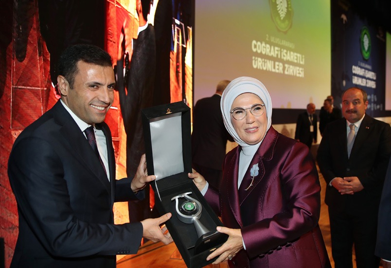 Emine Erdoğan'dan Konya Büyükşehir'e Plaket