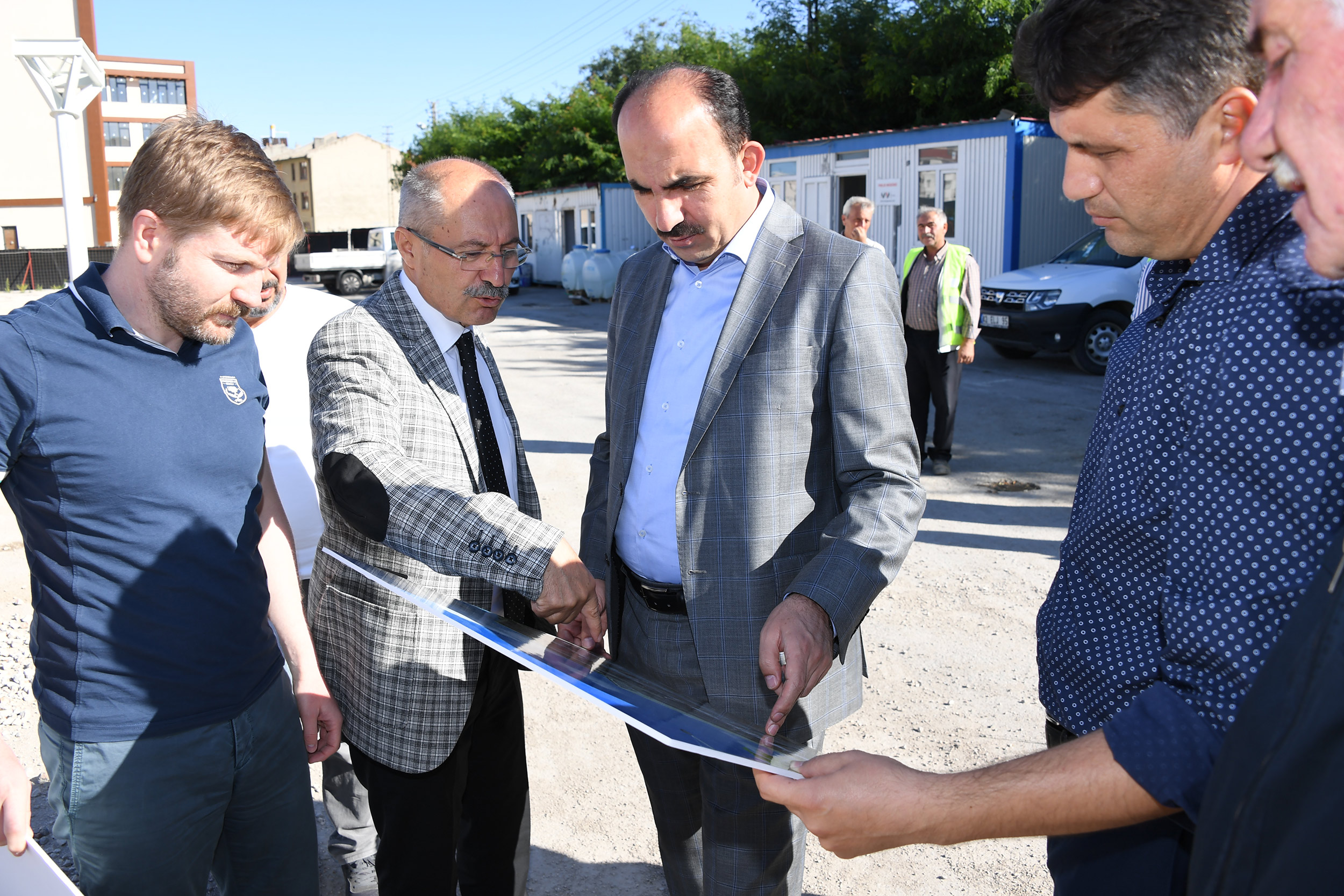 Başkan Altay Muhacir Pazarı İnşaatında İncelemelerde Bulundu