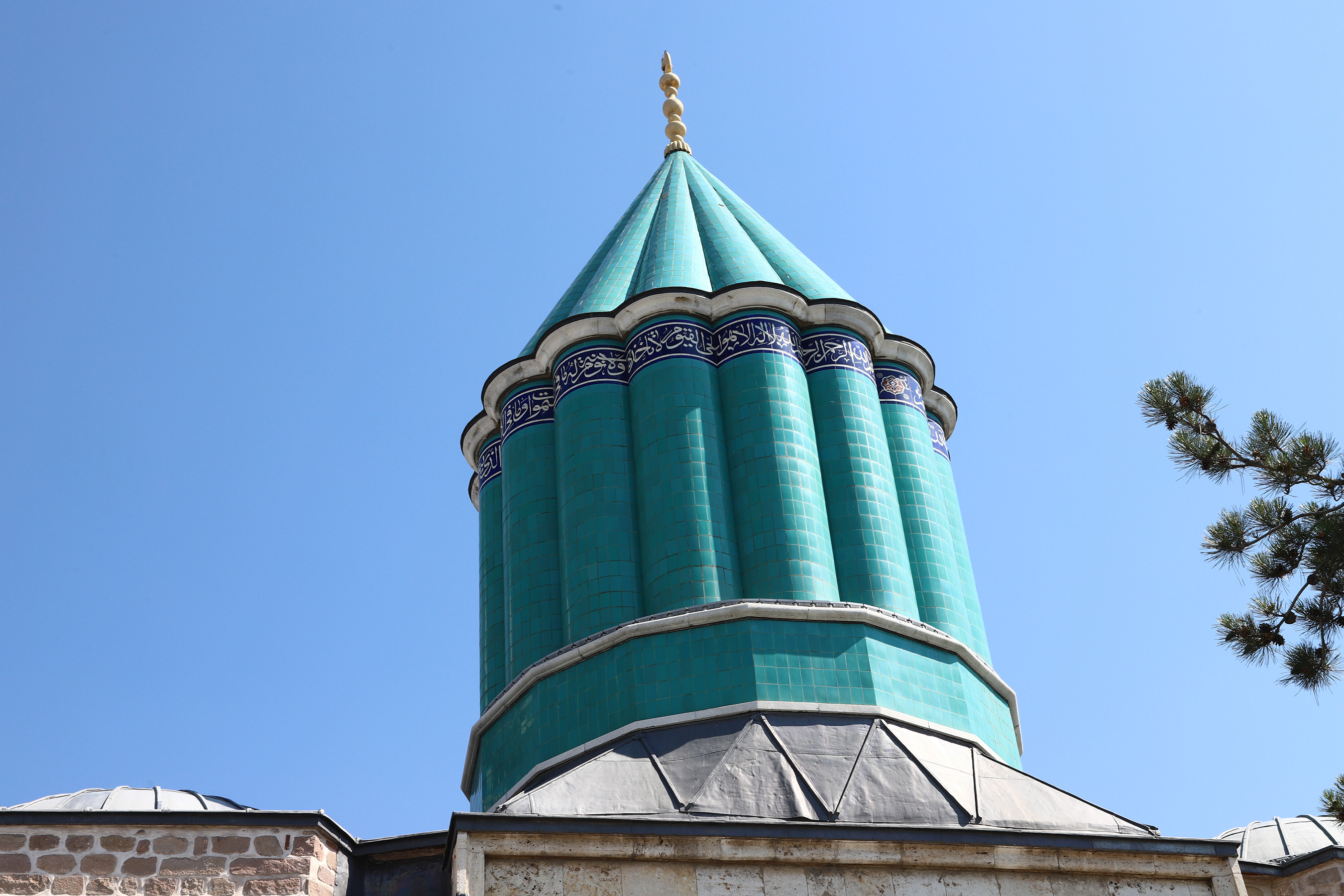 Mevlana Türbesi'nin Yeşil Kubbesi Restore Ediliyor