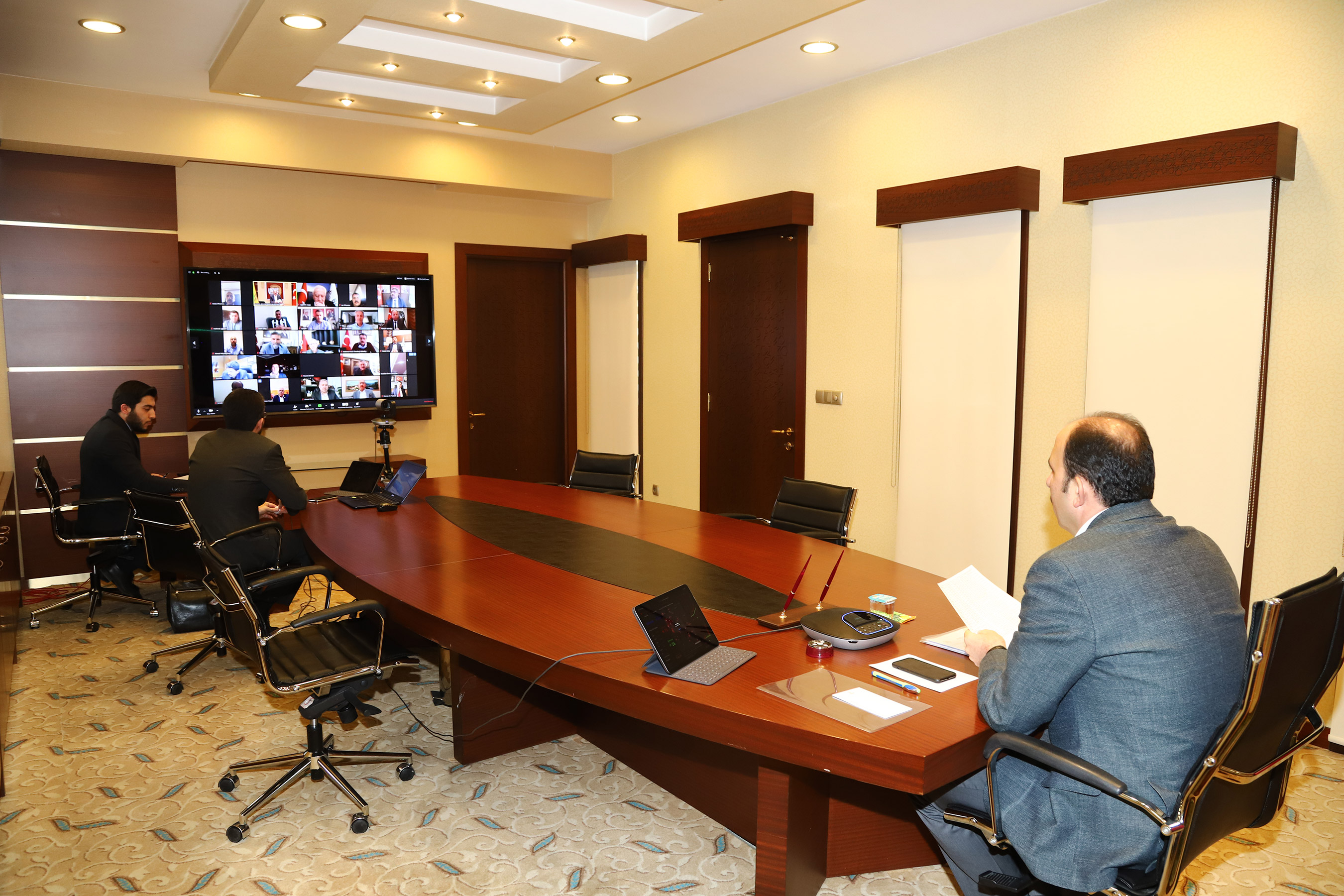 Başkan Altay İlçe Belediye Başkanlarıyla Telekonferansla Görüştü