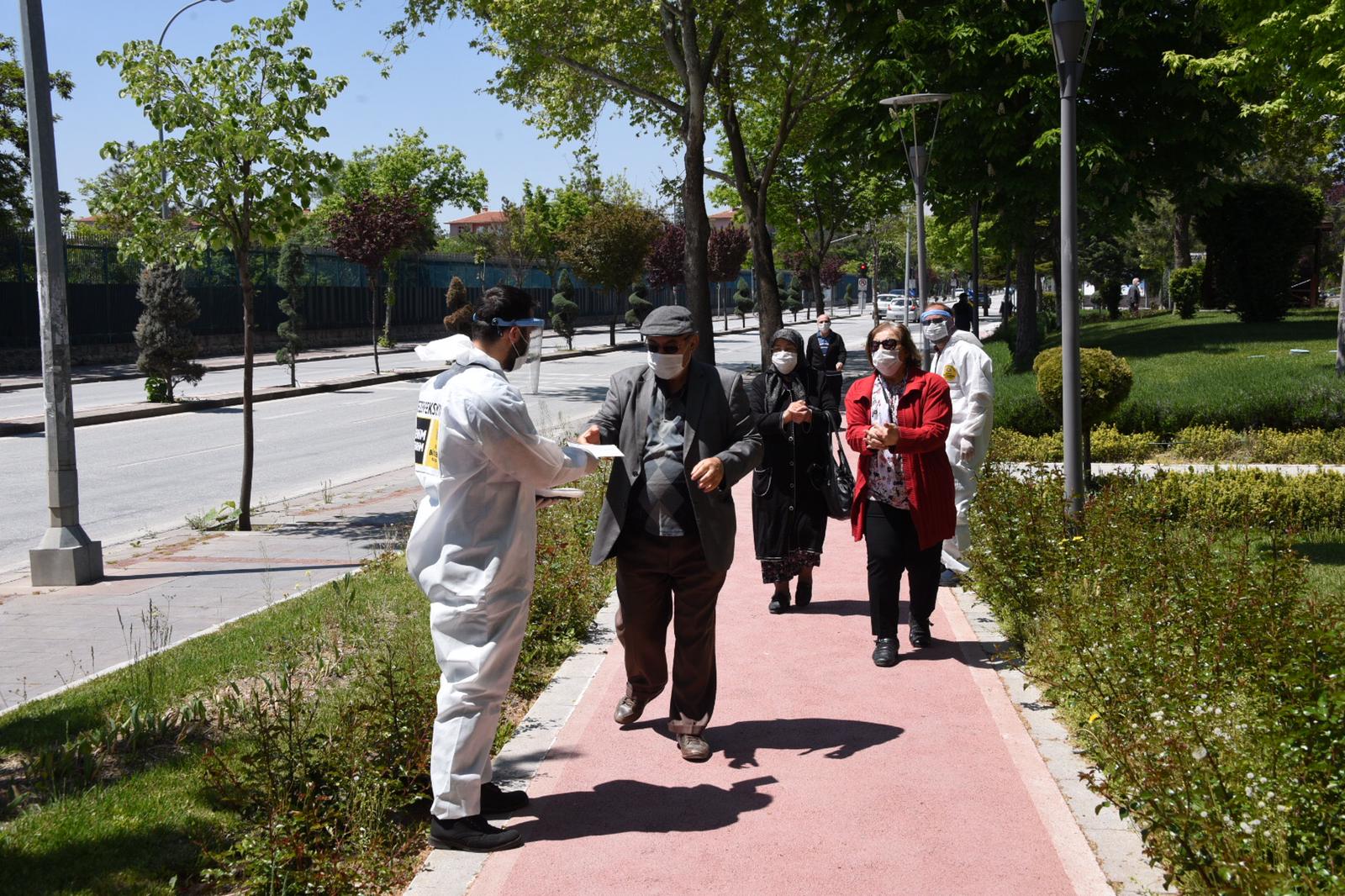 Sokağa Çıkan Büyüklerimizi Yalnız Bırakmadık