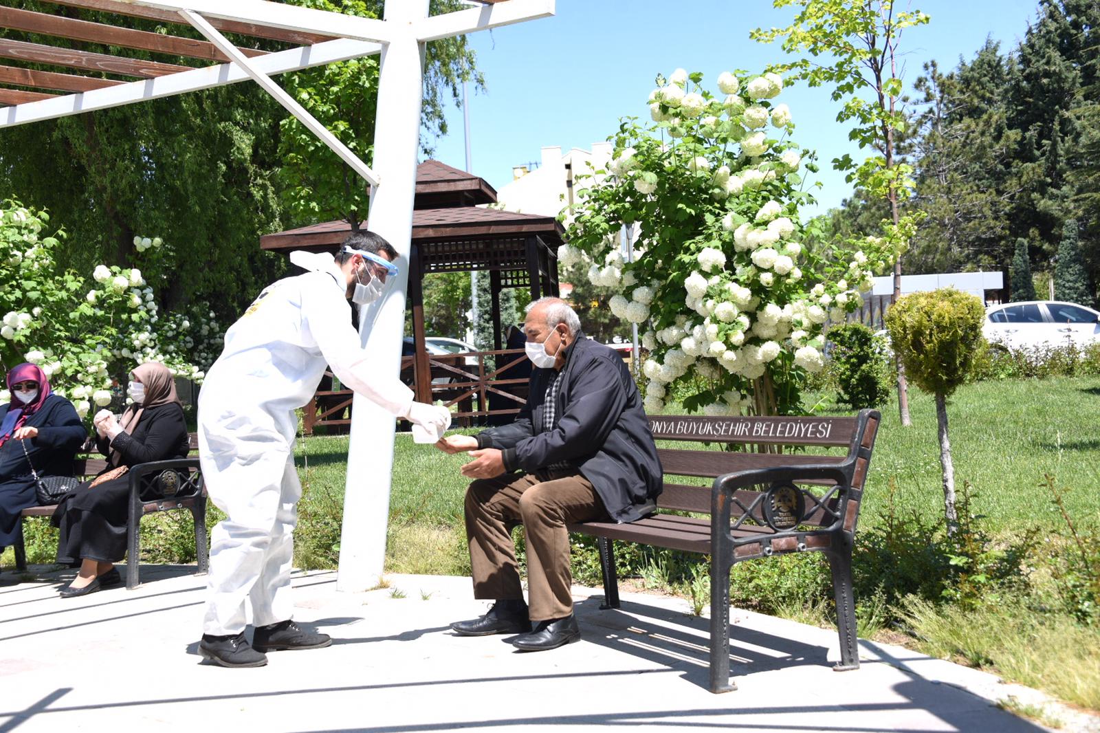 Sokağa Çıkan Büyüklerimizi Yalnız Bırakmadık