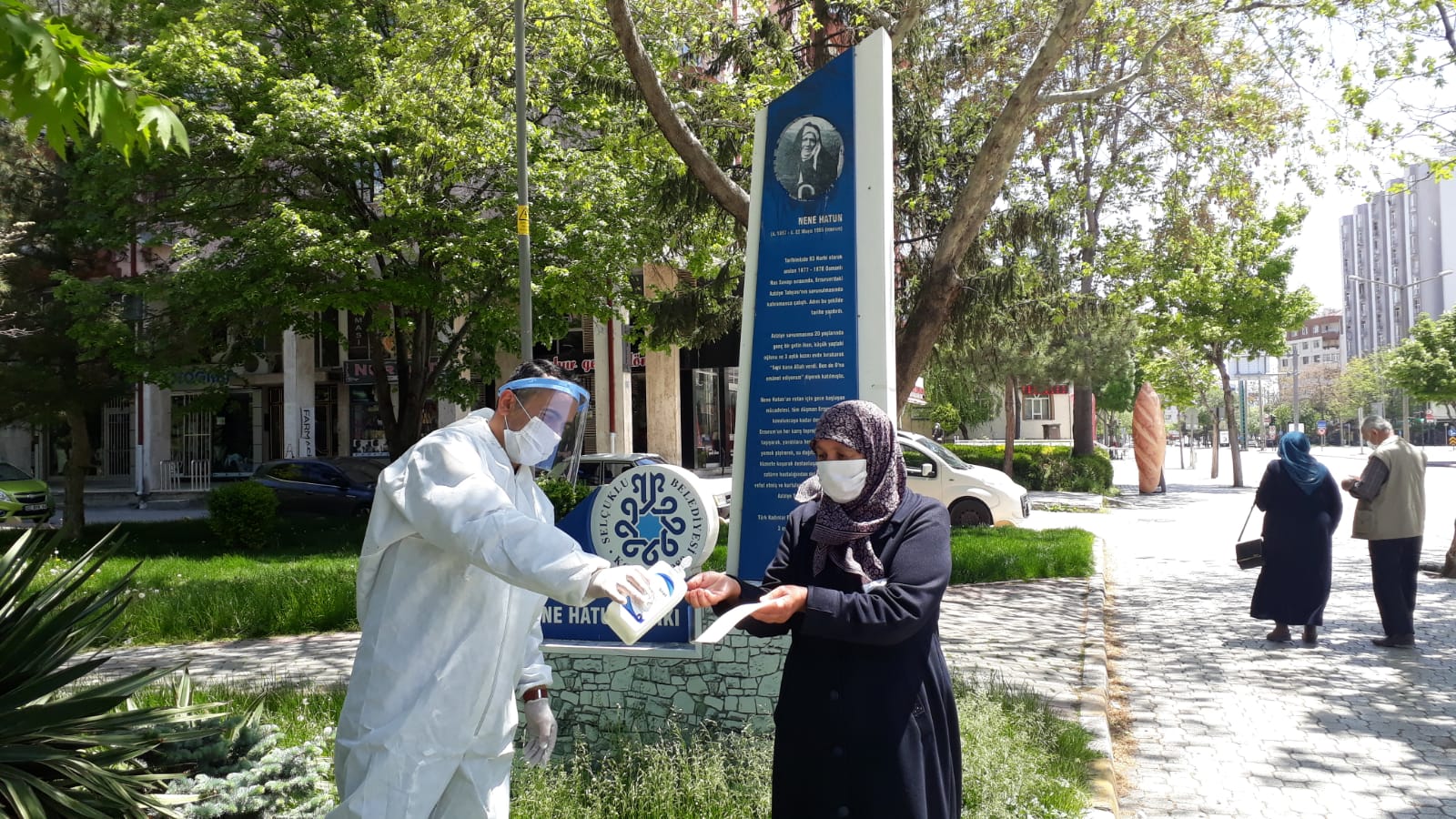 Sokağa Çıkan Büyüklerimizi Yalnız Bırakmadık