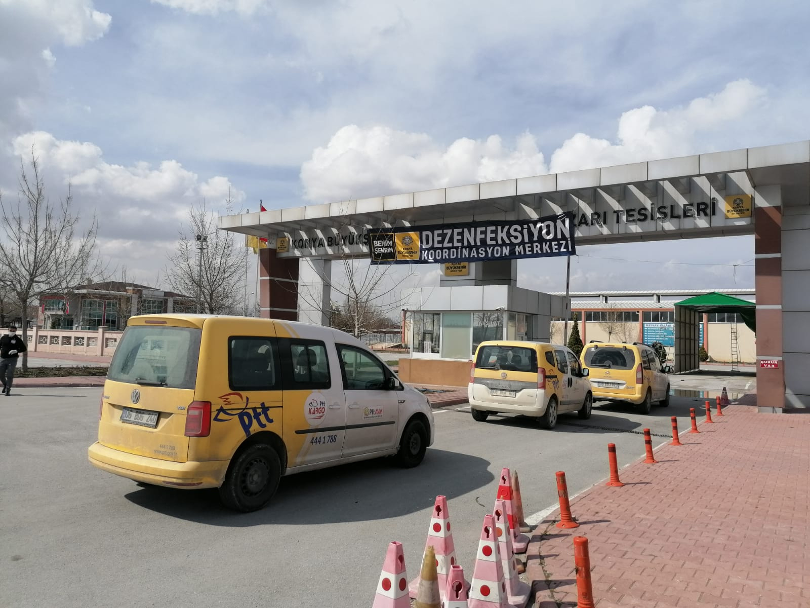 Büyükşehir'den Dolmuş, Ticari Taksi ve Servislere Dezenfeksiyon Hizmeti 