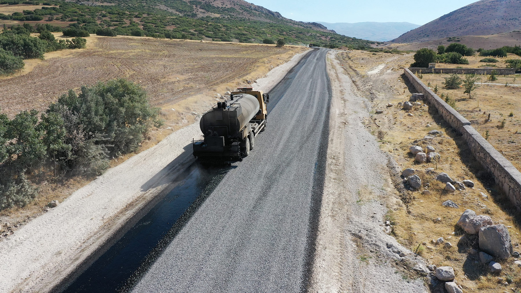 Emirgazi ve Halkapınar'da Mahalle Yolu Ağı Genişliyor
