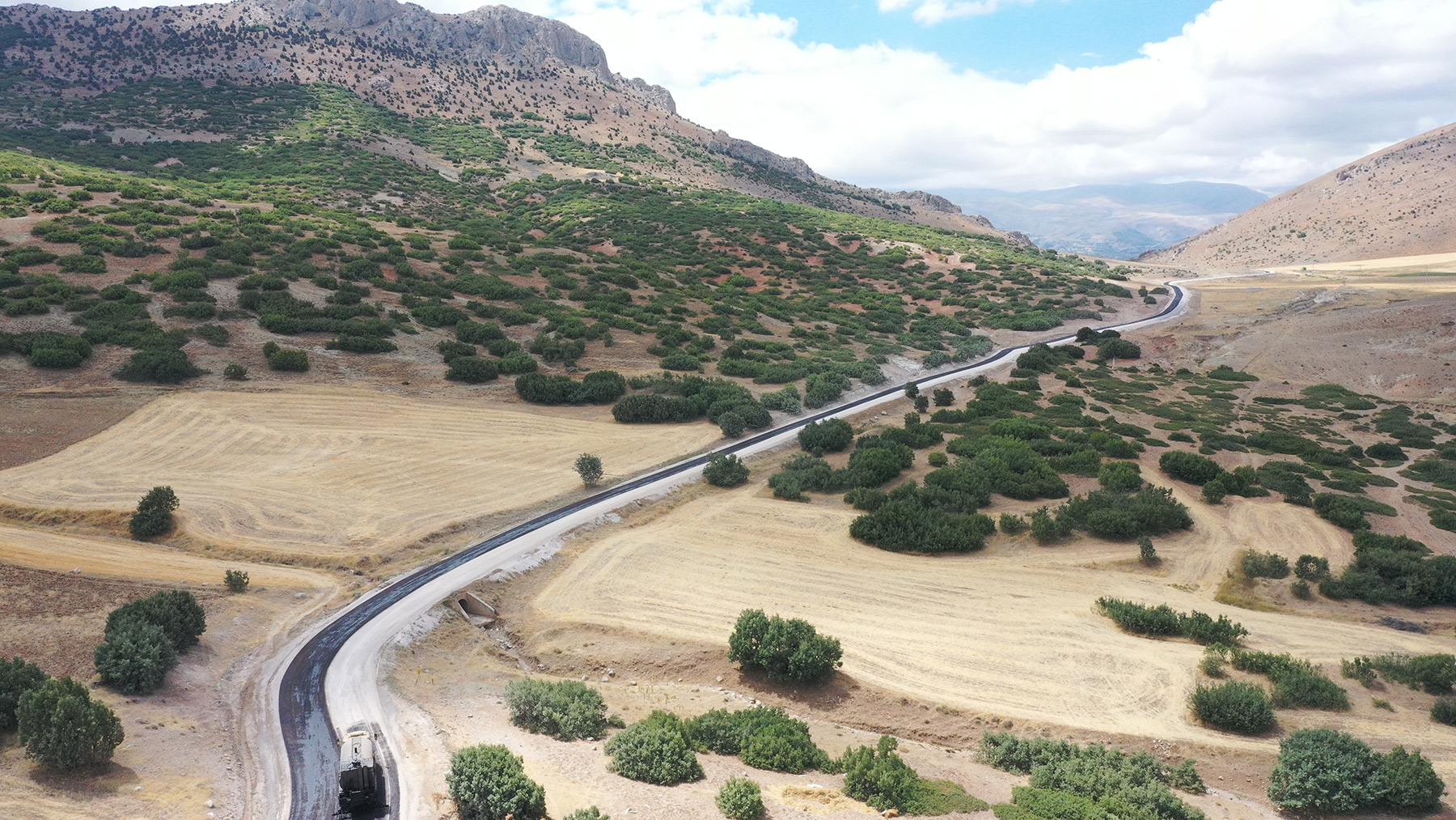 Emirgazi ve Halkapınar'da Mahalle Yolu Ağı Genişliyor