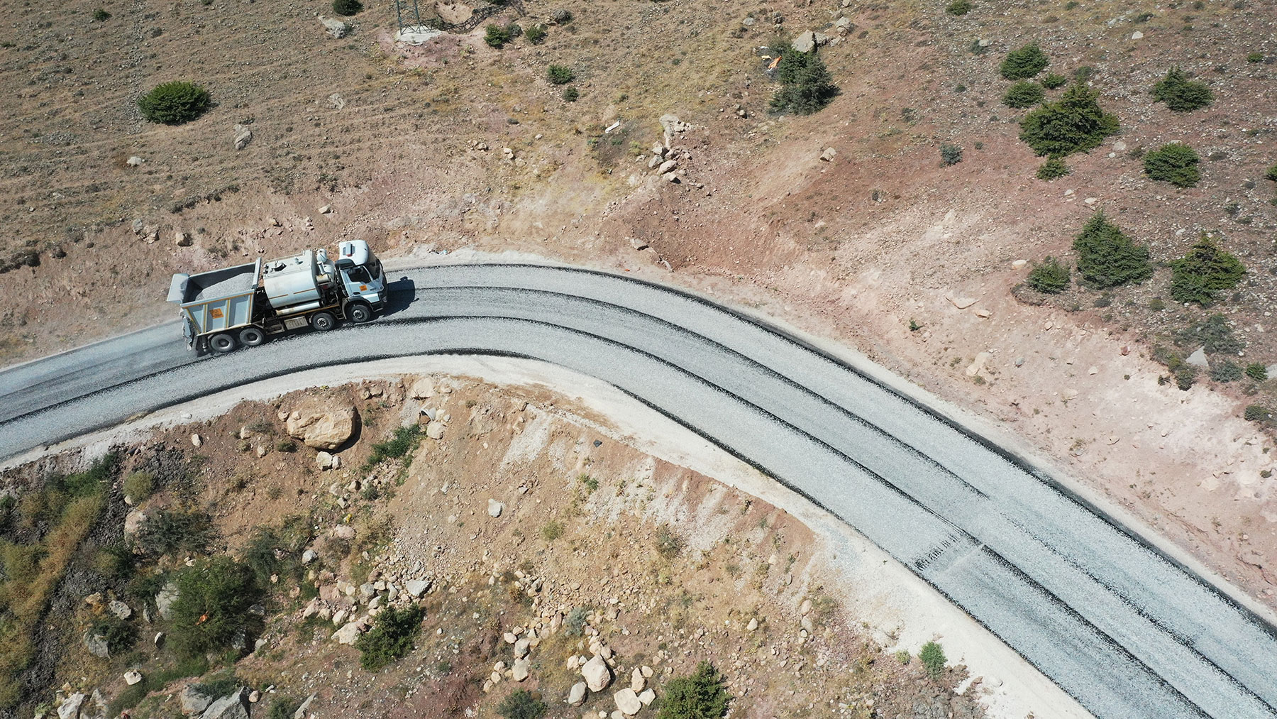 Emirgazi ve Halkapınar'da Mahalle Yolu Ağı Genişliyor