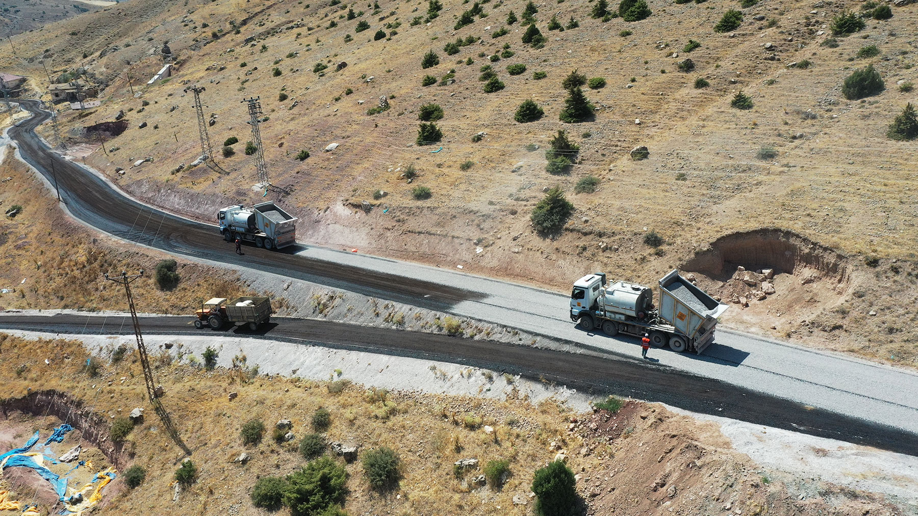 Emirgazi ve Halkapınar'da Mahalle Yolu Ağı Genişliyor