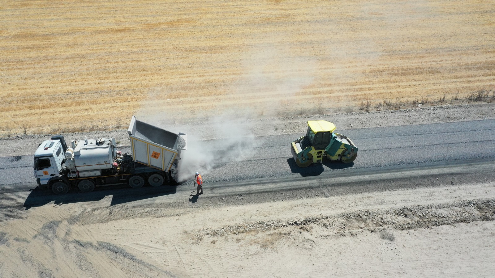 Büyükşehir'den Karapınar'a 183 Kilometre Mahalle Yolu