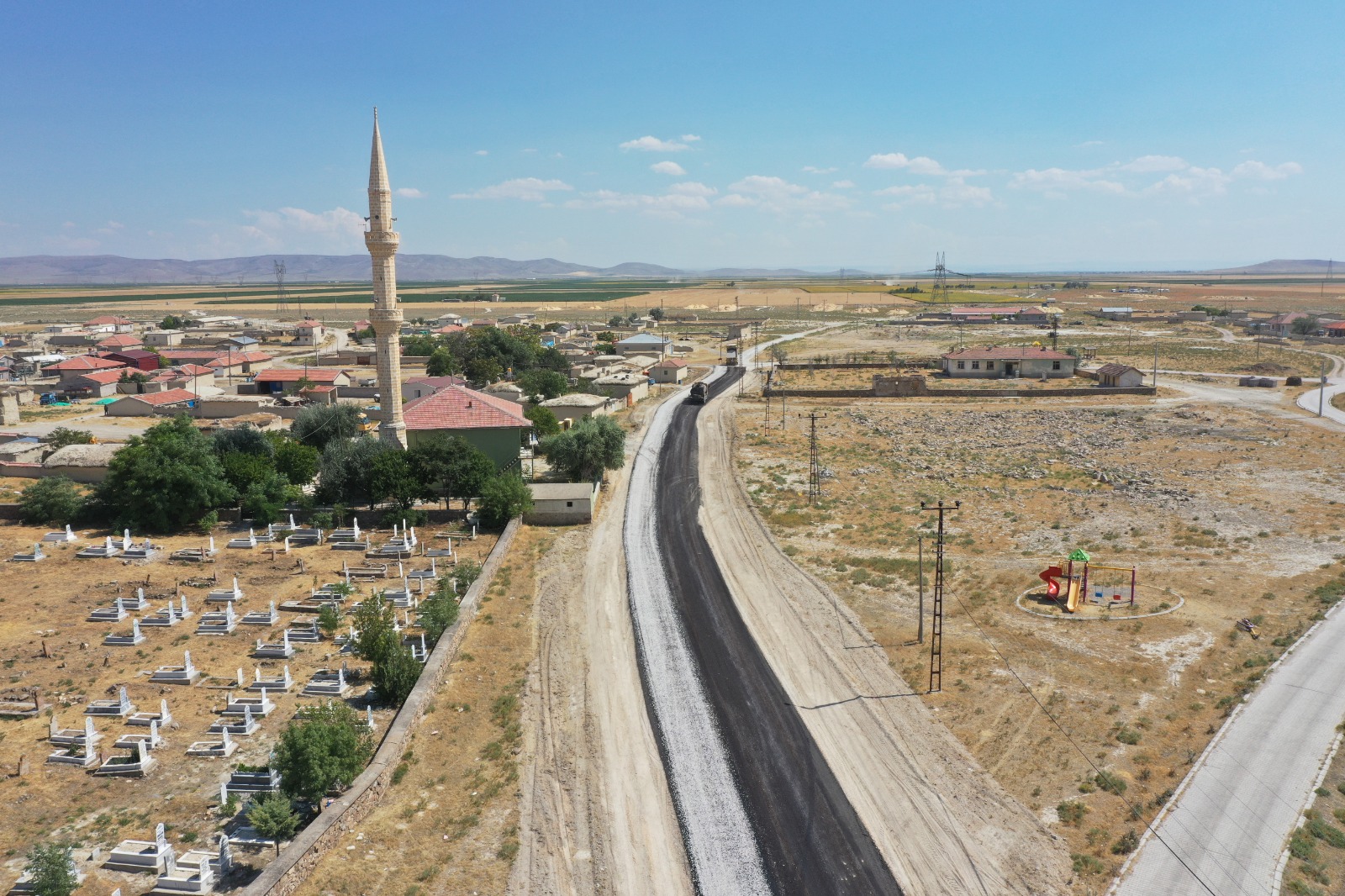 Büyükşehir'den Karapınar'a 183 Kilometre Mahalle Yolu