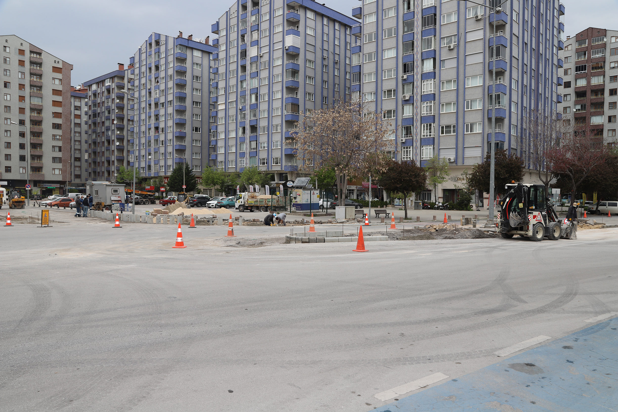 Trafiği Rahatlatmak İçin Kavşaklarda Düzenleme Yapılıyor 