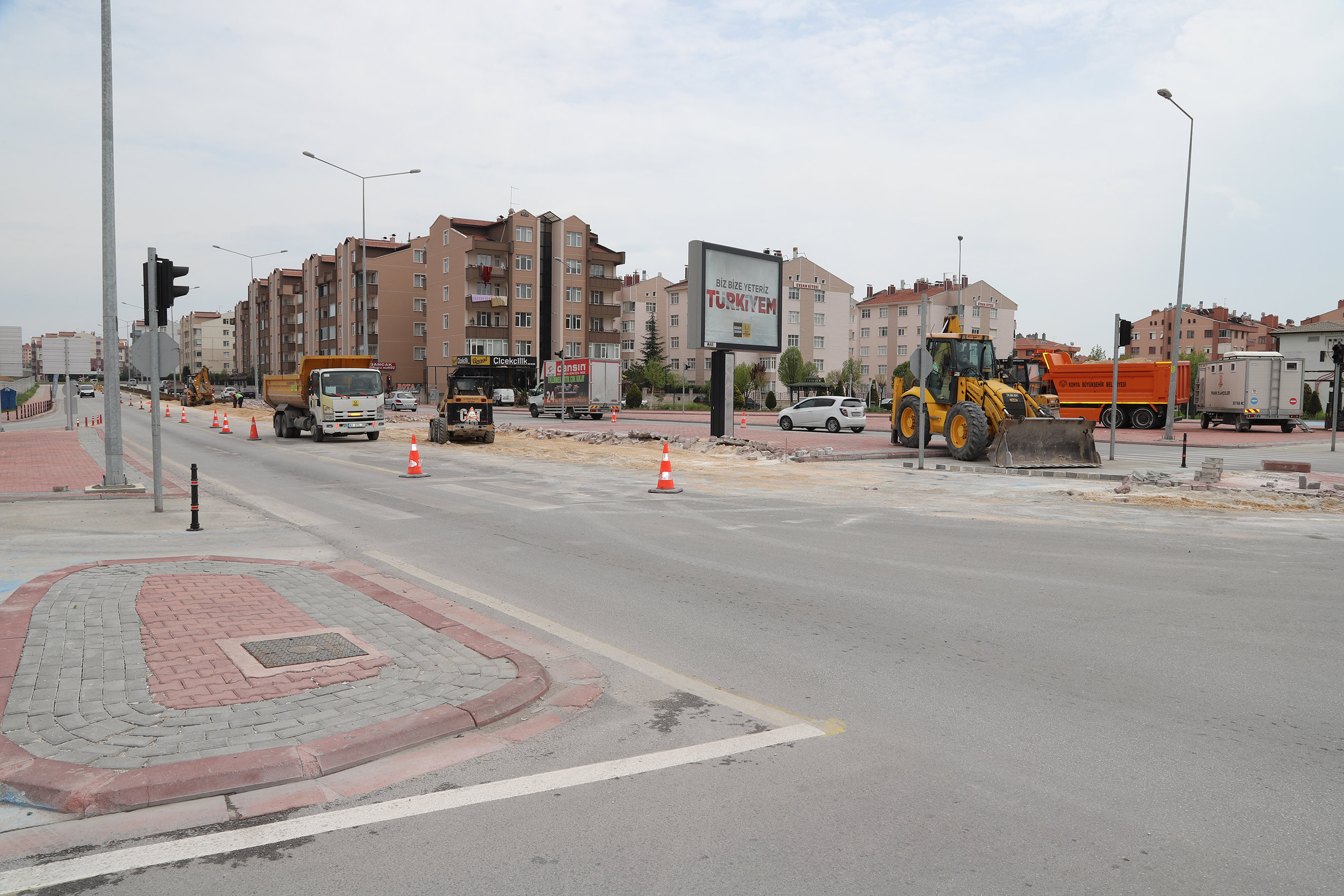 Trafiği Rahatlatmak İçin Kavşaklarda Düzenleme Yapılıyor 